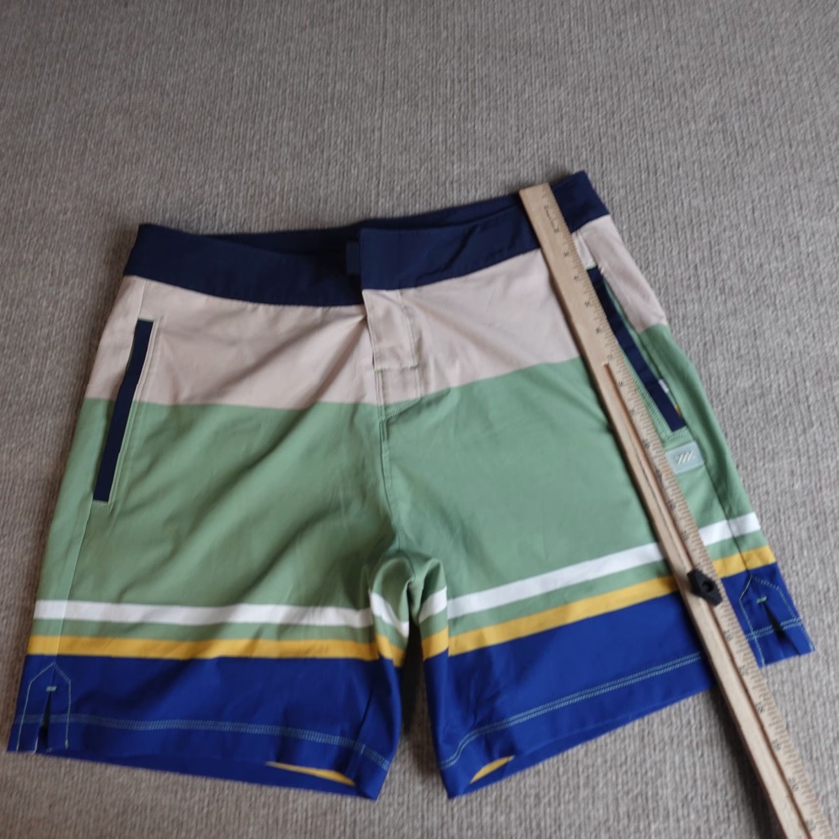 Rhone Rhone Swim Shorts L Blue Colorblock Trunks Lined Drawstring 8" in Regular Men Bottom Size US 33 - 2 Thumbnail