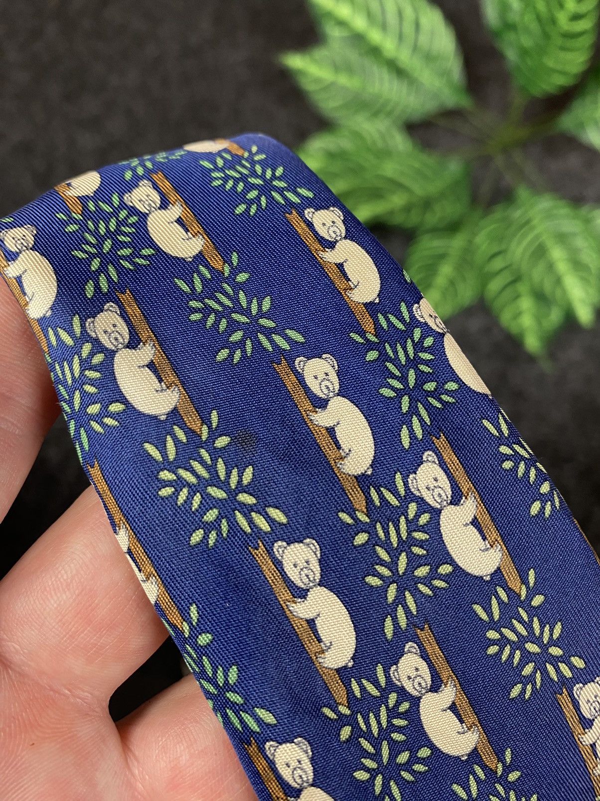 Hermes Hermes 7282 Blue Silk Climbing Bears Print Neck Tie Size ONE SIZE - 8 Thumbnail