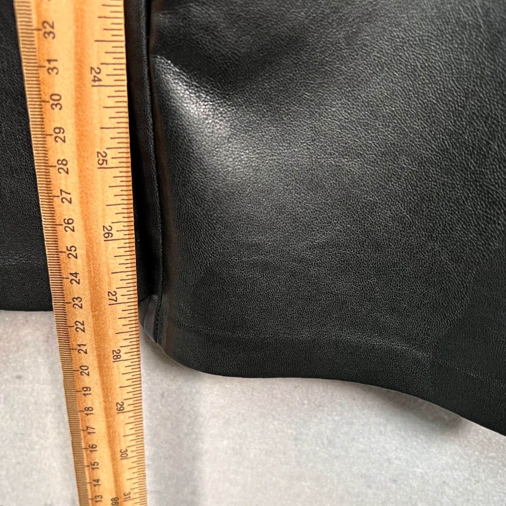 Vintage Wilfred Womens 6 The Melina High-Waisted Faux Leather Pants Black Pants Womens 6 Black City Vintage: No (adjusted within rules?) Size 28" / US 6 / IT 42 - 7 Thumbnail