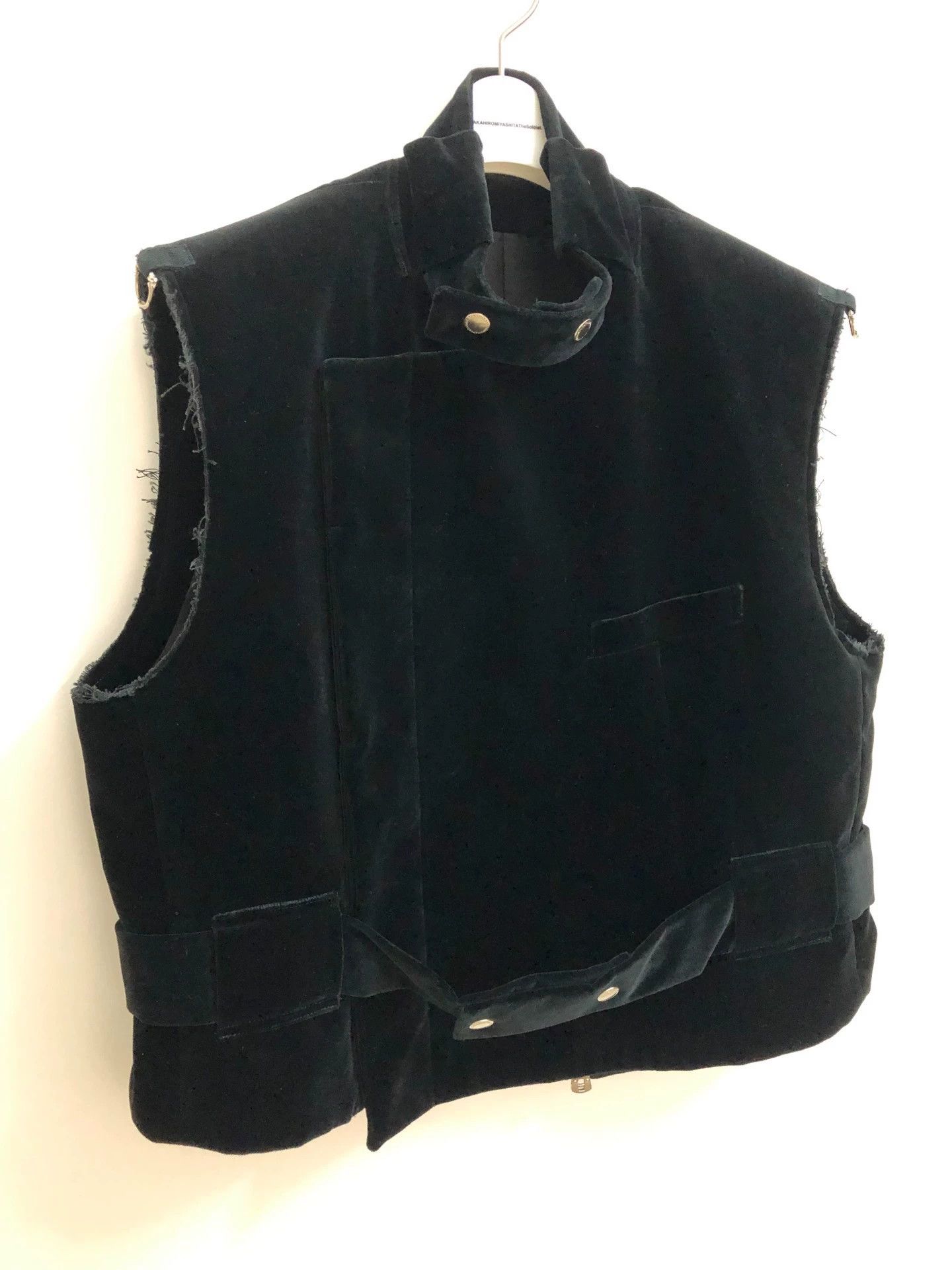 Takahiromiyashita The Soloist. TAKAHIROMIYASHITA Suede Waistcoat Size 46 Size US S / EU 44-46 / 1 - 4 Thumbnail