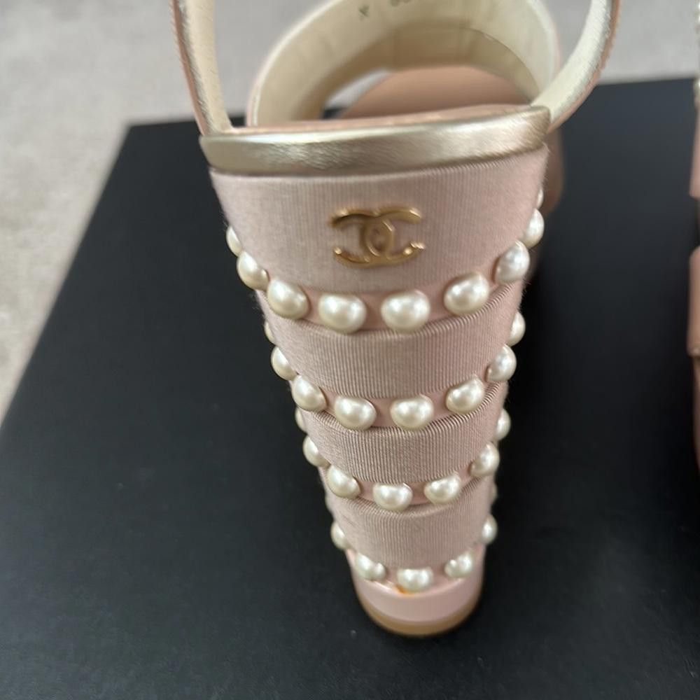 Chanel CHANEL Nude Pink-Beige Leather Pearl Wedge Sandals EU 42 Size US 10.5 / IT 40.5 - 4 Thumbnail