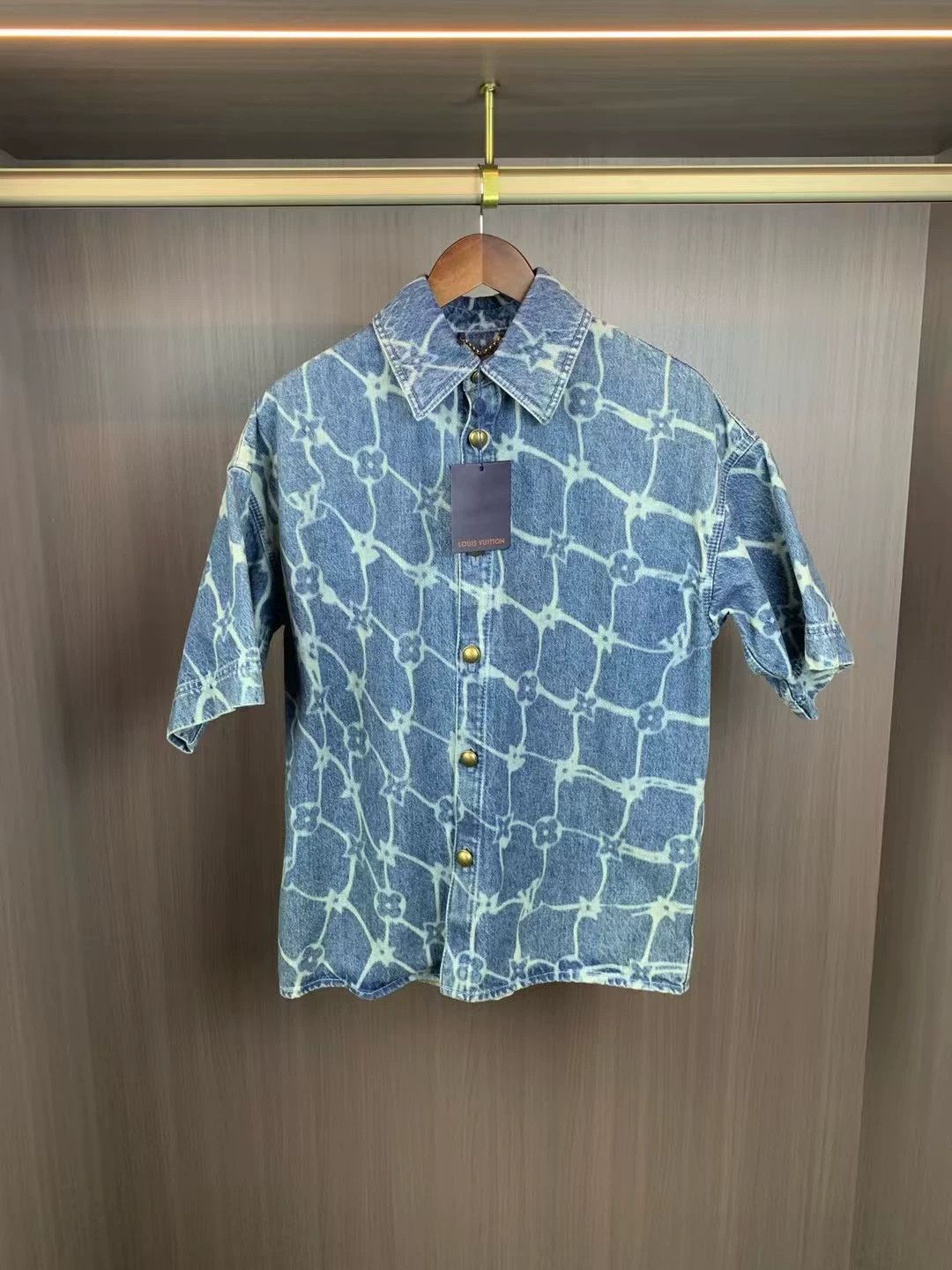 Louis Vuitton LOUIS VUITTON SS24 Logo Denim Short Sleeve Shirt Blue XS Size US XS / EU 42 / 0 - 1 Thumbnail