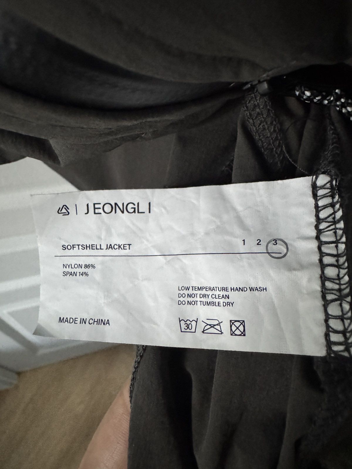 Other Jeongli Grey hardshell Jacket – Size L Size US L / EU 52-54 / 3 - 4 Thumbnail