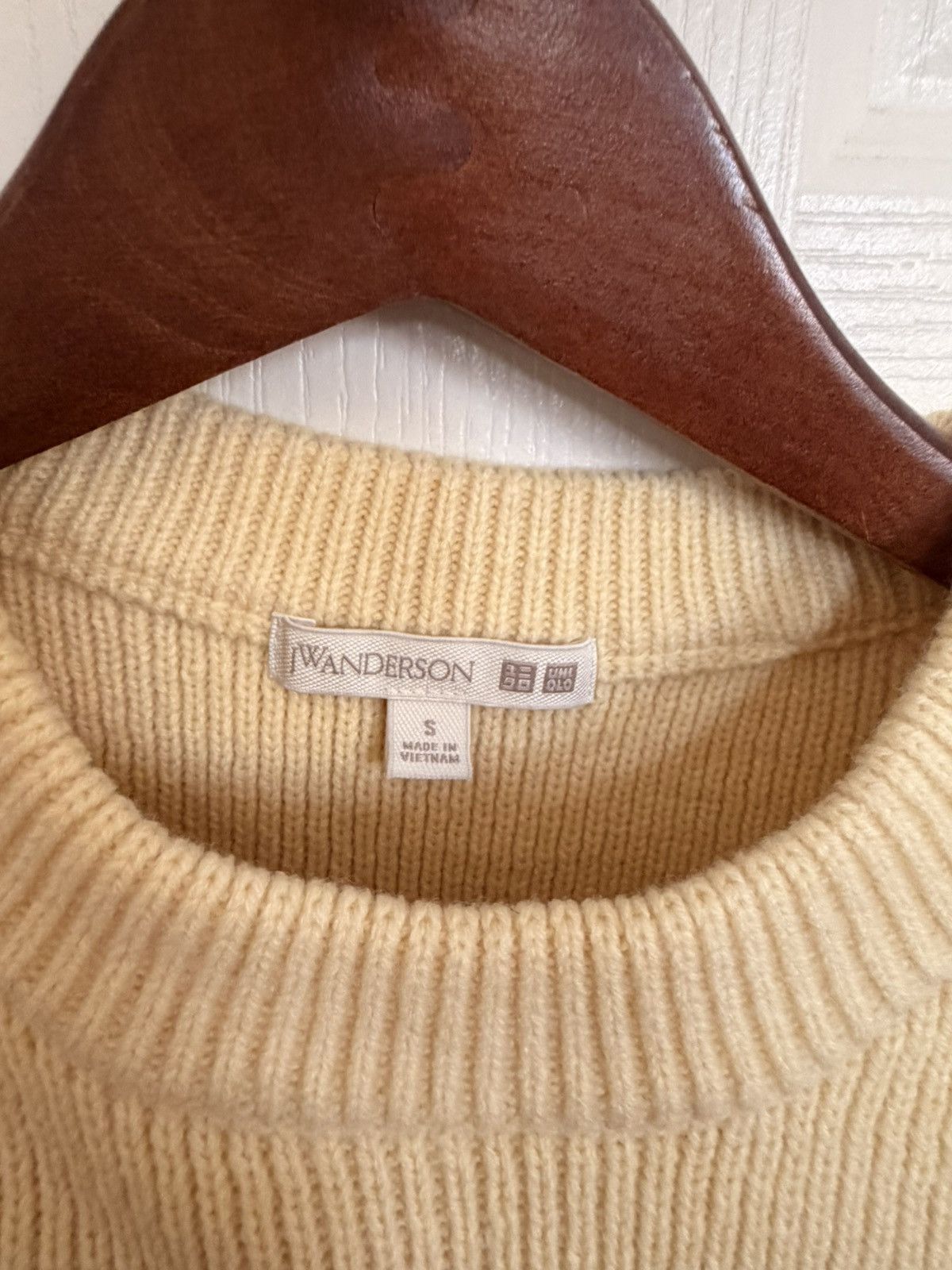 JW Anderson × Uniqlo JW Anderson Uniqlo Yellow Sweater Size US S / EU 44-46 / 1 - 3 Thumbnail