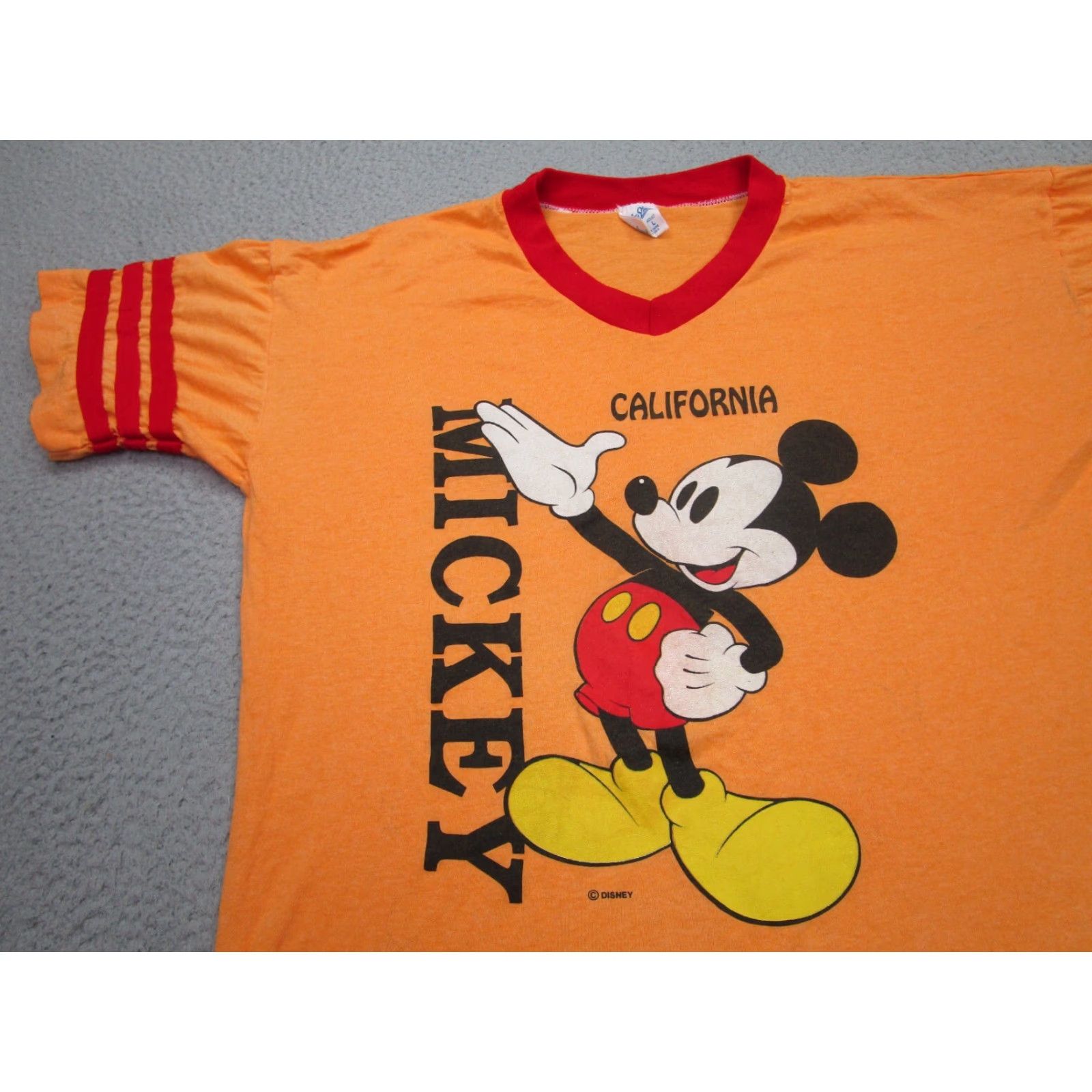 Velva Sheen VINTAGE Velva Sheen Disney Shirt Men L Yellow Mickey Mouse 80s Jersey T-Shirt Size US L / EU 52-54 / 3 - 2 Thumbnail