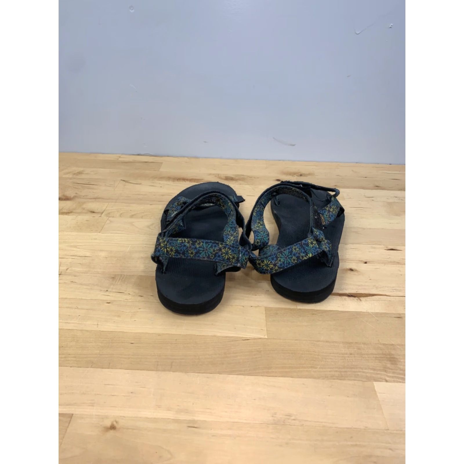 Teva Teva Original Universe Wildflower Sandals Womens US 10 UK 8 EU 41 Japan 27 Black Floral Strappy Sandal Womens 10 Teva Original Universal Size US 8 / IT 38 - 5 Thumbnail