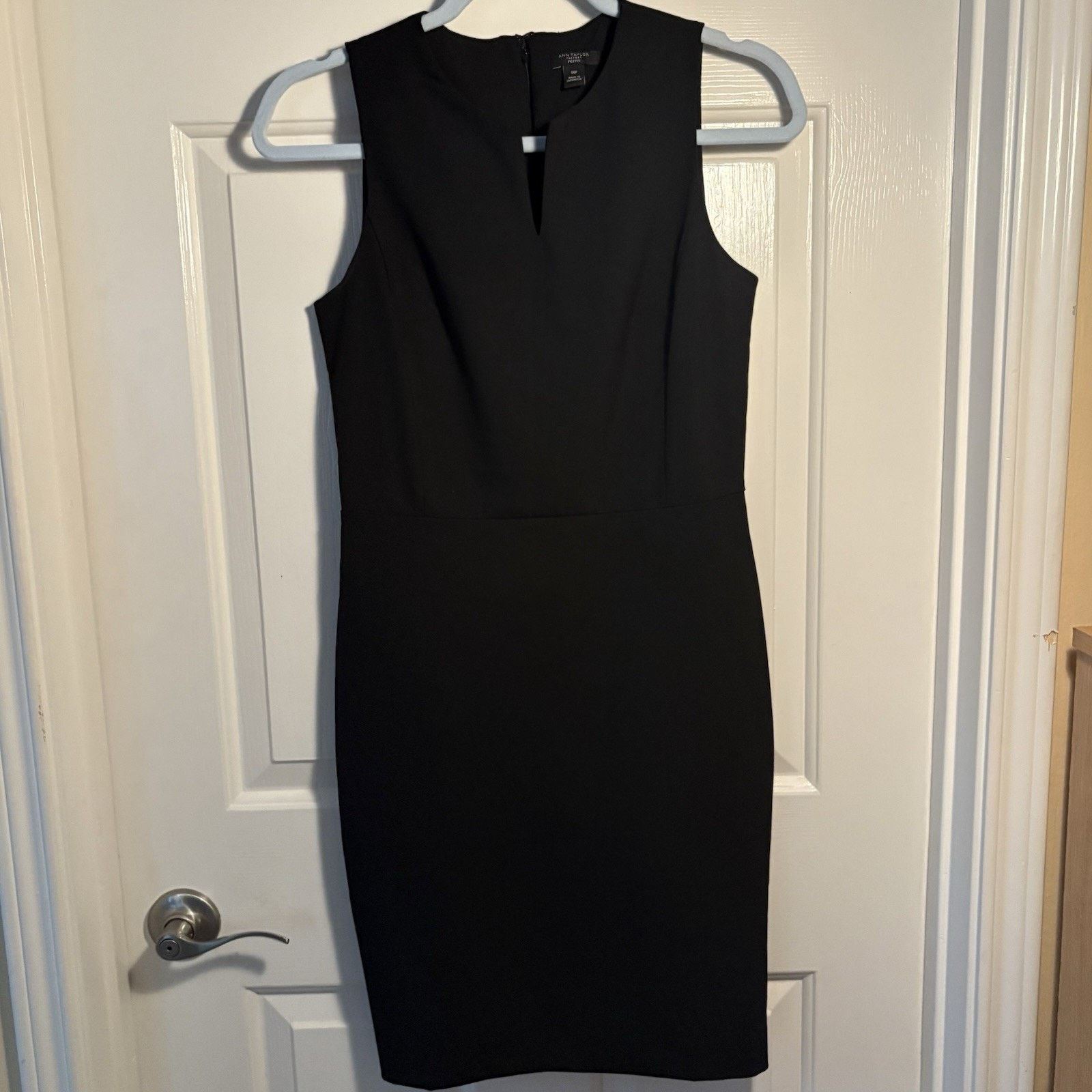 Ann Taylor Ann Taylor Women's Sleeveless V-Neck Sheath Dress - Size 00P Size XXS / US 00 / IT 34 - 3 Thumbnail