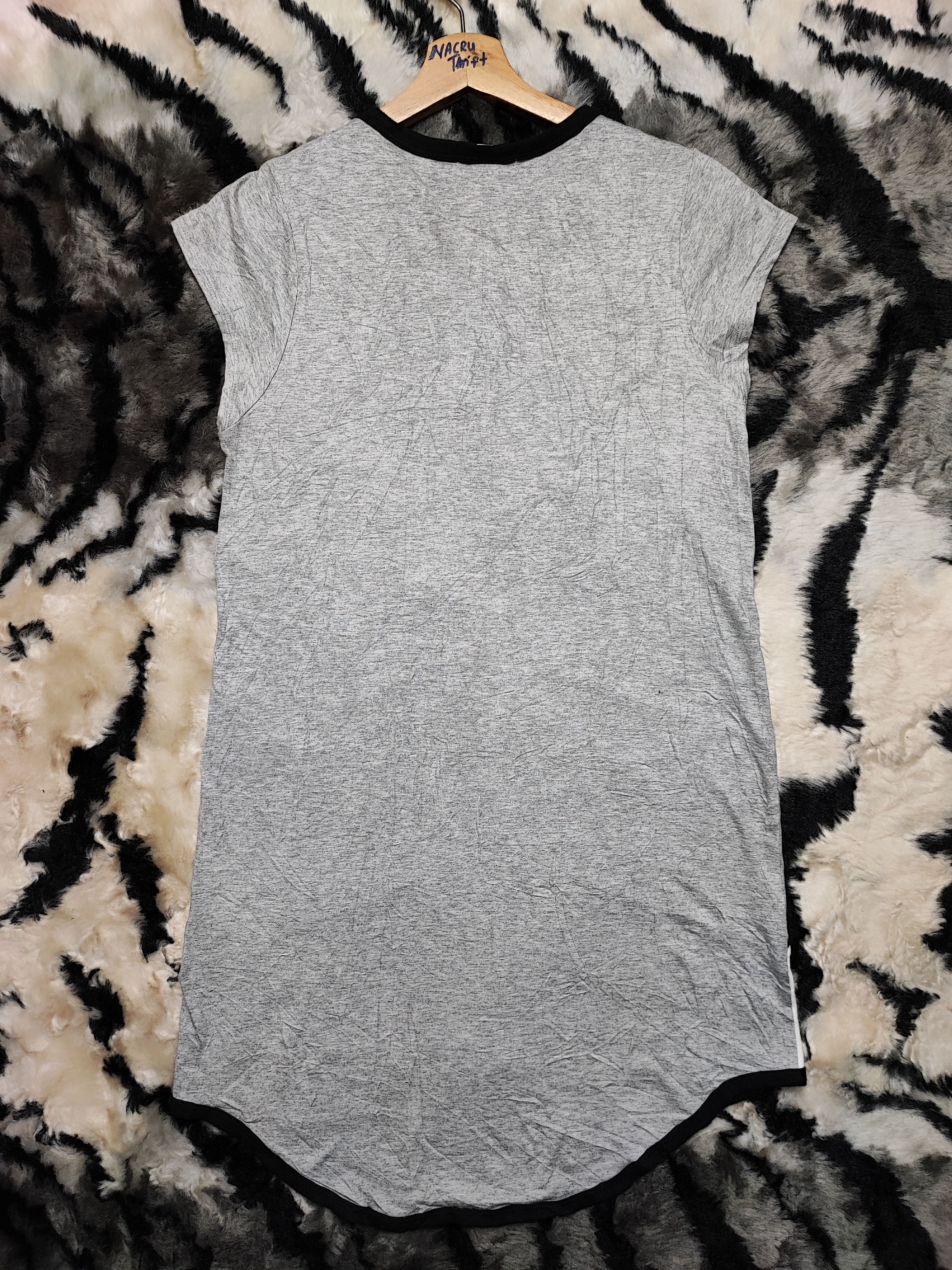 G.V.G.V. × Uniqlo Uniqlo X G.V.G.V Tshirt Size M / US 6-8 / IT 42-44 - 6 Thumbnail