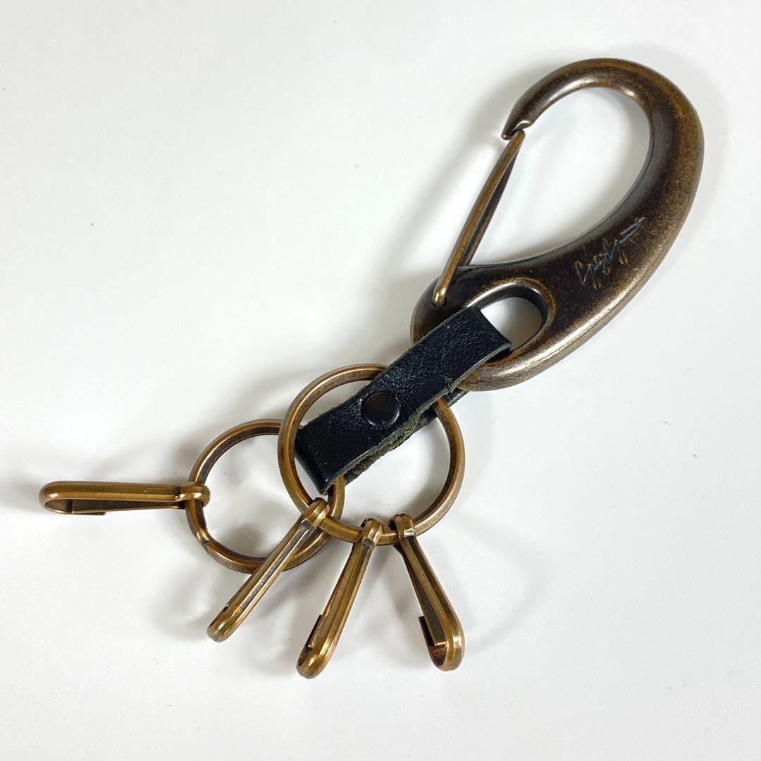 YY SIGNATURE SCREW KEYRING – THE SHOP YOHJI YAMAMOTO