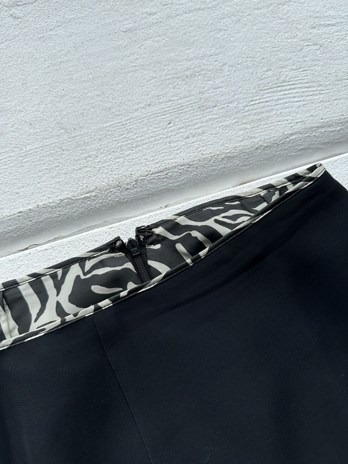 Gianfranco Ferre 🚨Gianfranco Ferre black luxury skirt vintage rare Size 32" / US 10 / IT 46 - 5 Thumbnail