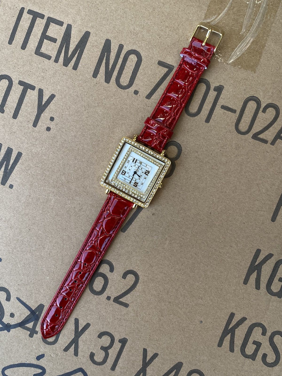 Japanese Brand × Vintage Square Crystal Watch w/ Red Strap - Japanese Mechanism Size ONE SIZE - 1 Thumbnail