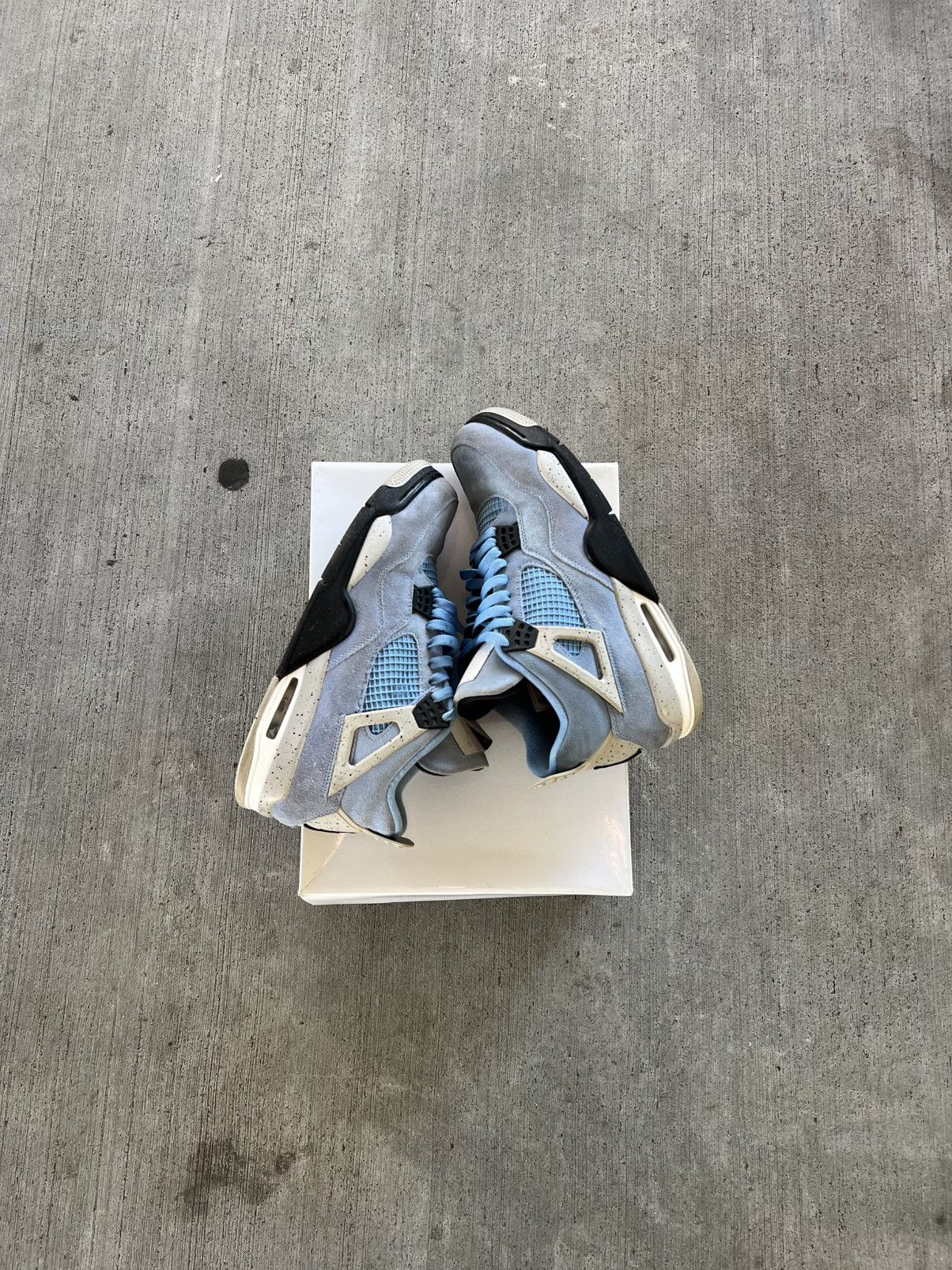 Jordan Brand Jordan 4 Retro University Blue Size US 10.5 / EU 43-44 - 1 Thumbnail