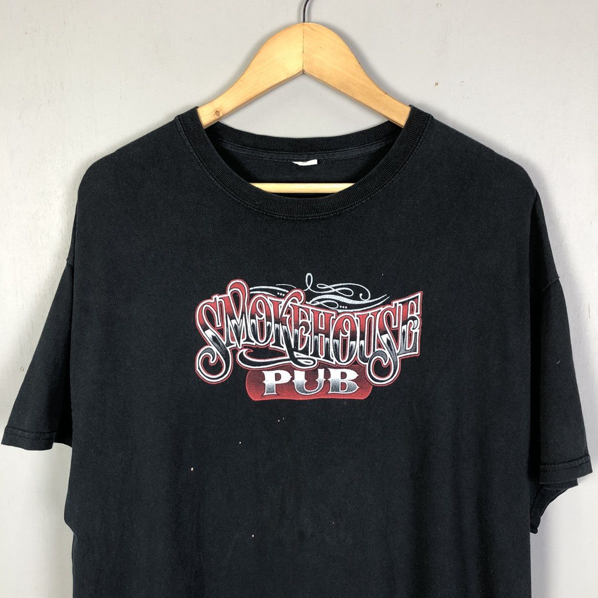 Vintage 🔥Steals🔥 SmokeHouse Pub Bourbon Tshirt Size US XL / EU 56 / 4 - 3 Thumbnail