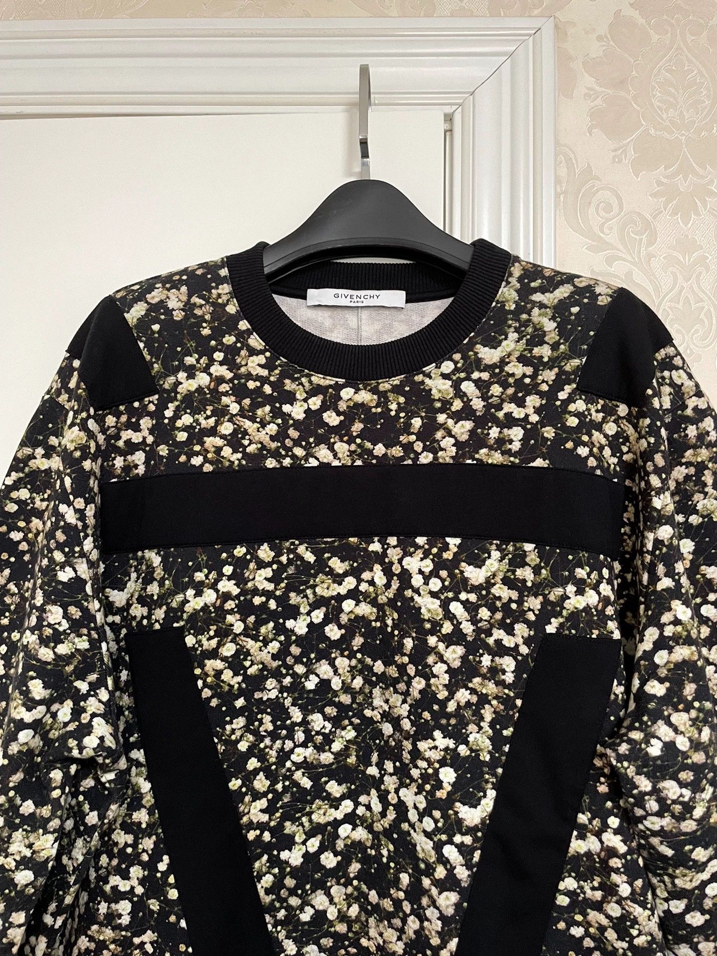 Givenchy Givenchy Black Stripe Galaxy Sweatshirt OS XS 3W Size US XS / EU 42 / 0 - 3 Thumbnail