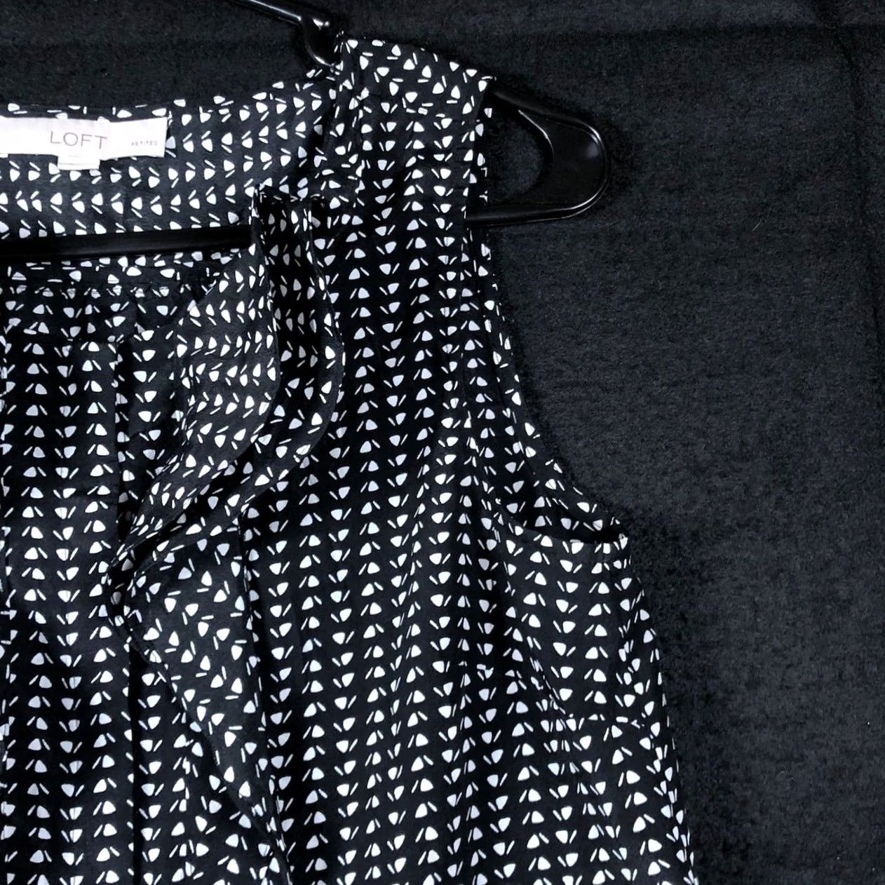 Loft LOFT Womens Blouse Black White Petite Sleeveless Ruffled Front PM Satin Polyester Pullover Round Neck Casual Workwear Moisture Lightweight Stretch Size M / US 6-8 / IT 42-44 - 5 Thumbnail