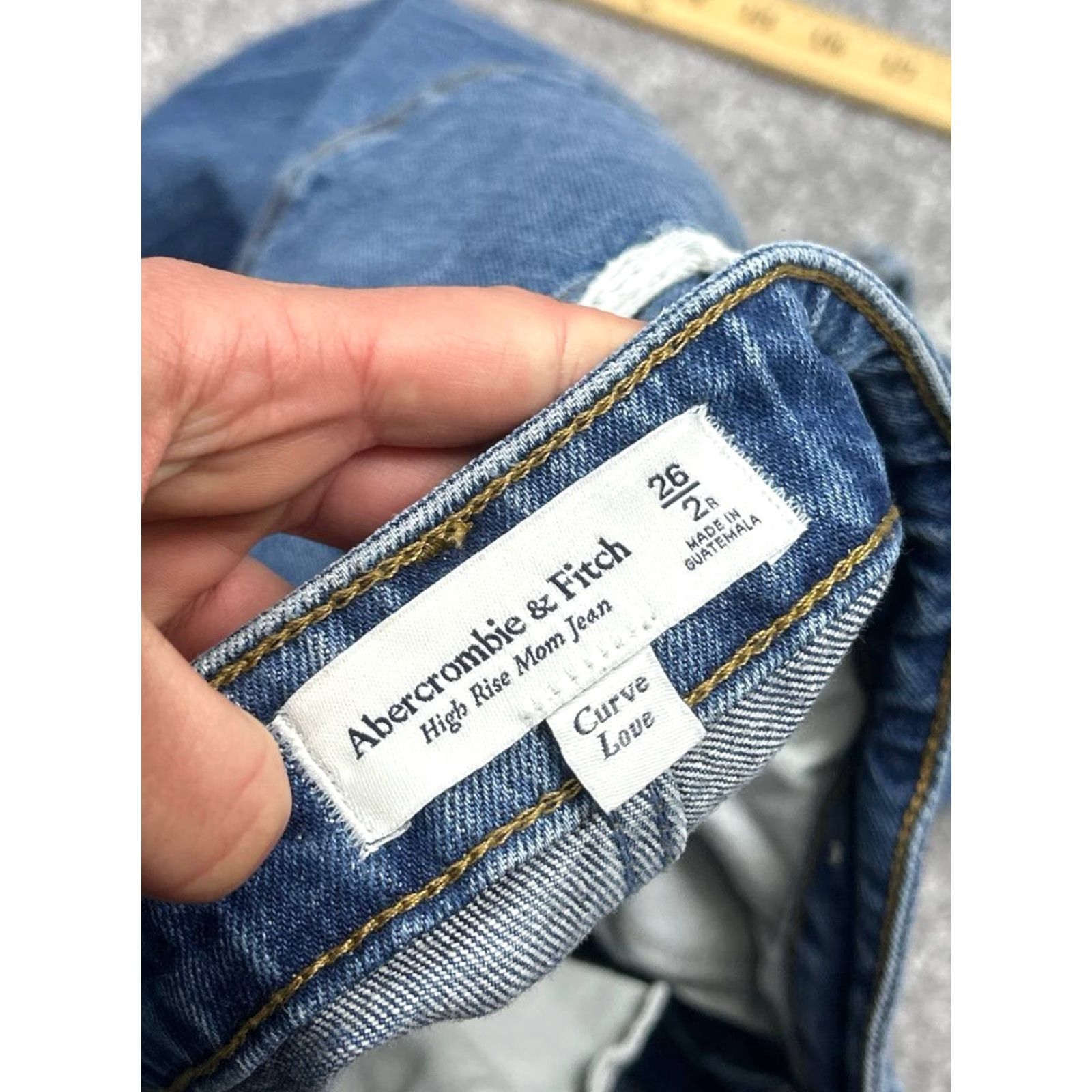 Abercrombie & Fitch Abercrombie & Fitch Curve Love High Rise Mom Jeans Womens 26 Blue Skinny Jeans 26x27 Women Modern Bohemian Love 90s Mens Womens Size 26" / US 2 / IT 38 - 7 Thumbnail