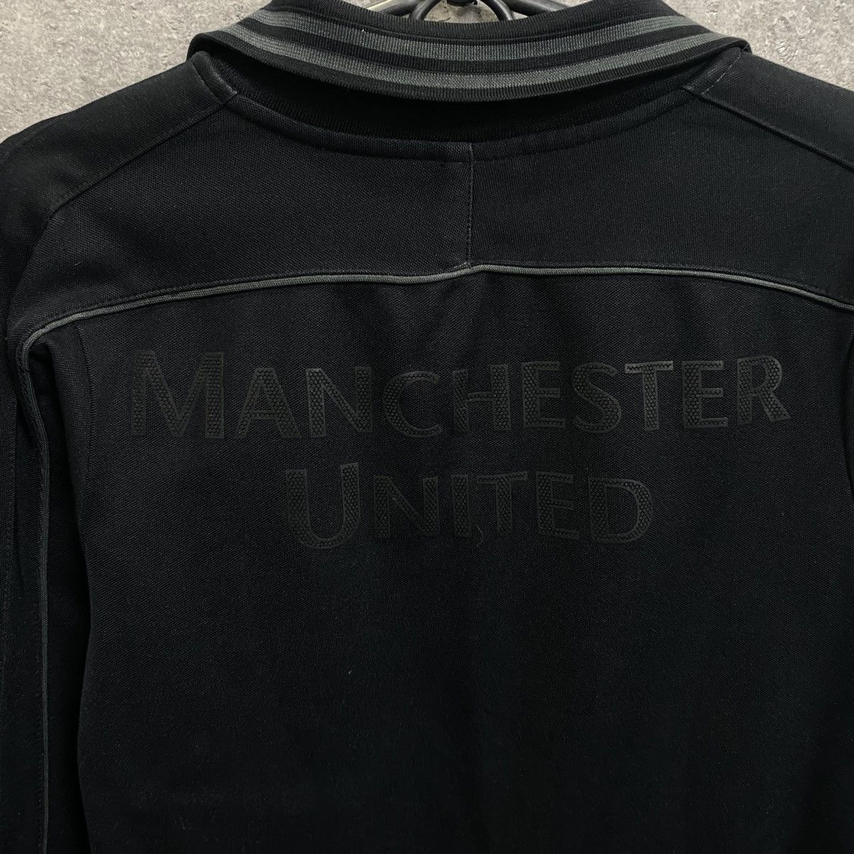 Nike Vintage Nike Manchester United Black Zip Up Jacket Big Logo Size US S / EU 44-46 / 1 - 11 Thumbnail