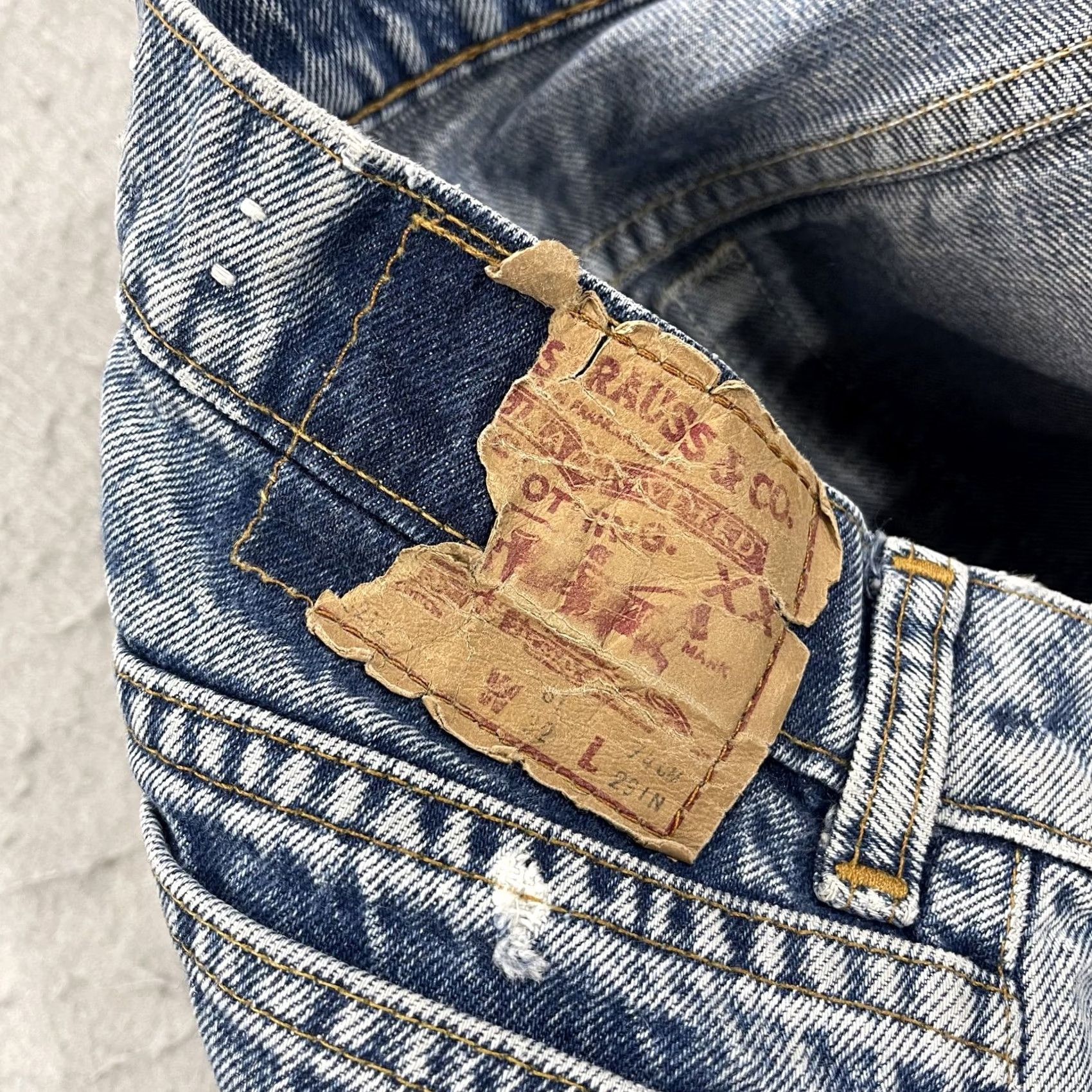 Levi's VINTAGE Levi's 509 Jeans Mens 32x29 Blue Distressed Workwear Denim USA 80s Jeans Mens 32x29 Blue Distressed USA 80s Size US 32 / EU 48 - 5 Thumbnail