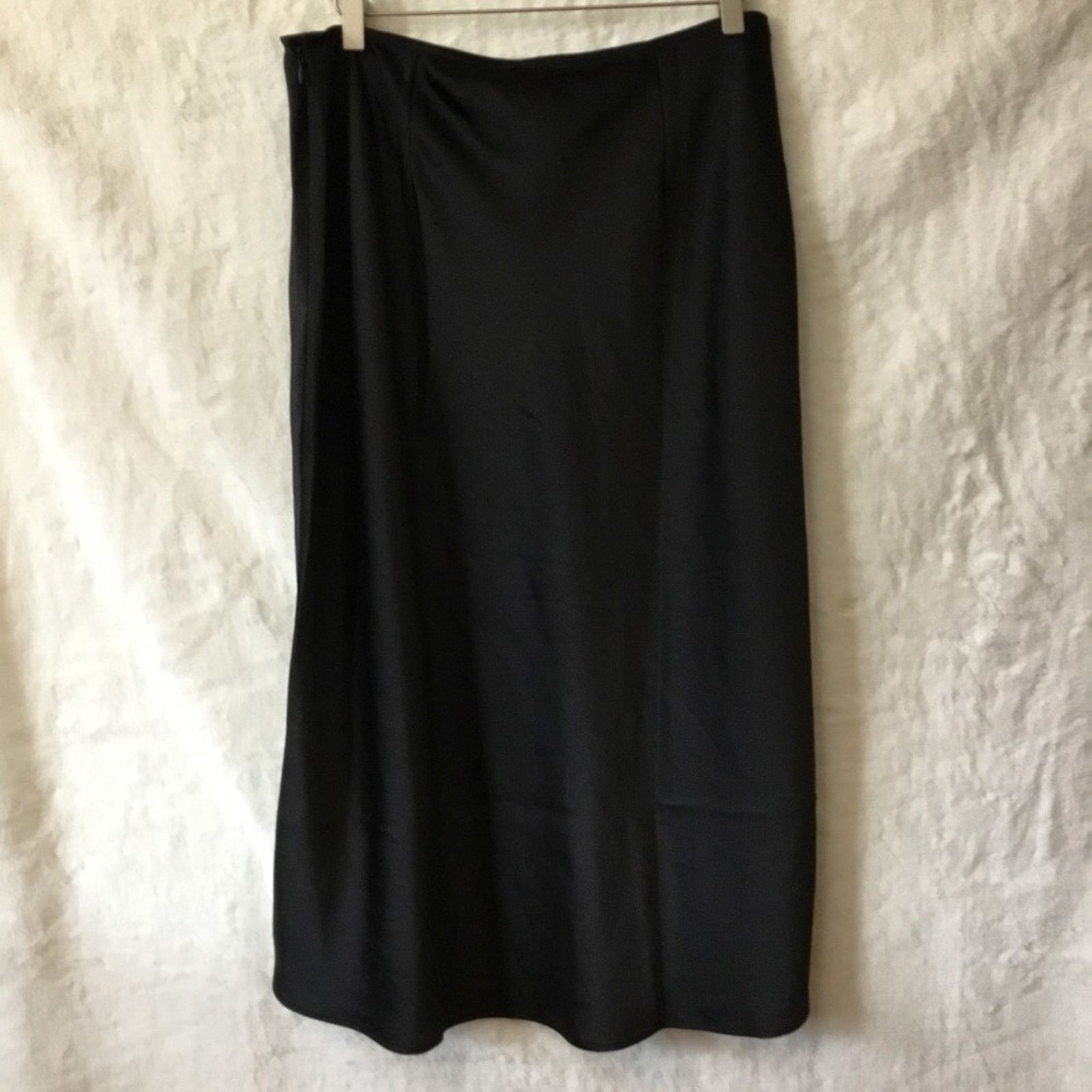 Calvin Klein Calvin Klein Black Satin Maxi Flare Skirt with Side Zipper Size 30" / US 8 / IT 44 - 3 Thumbnail