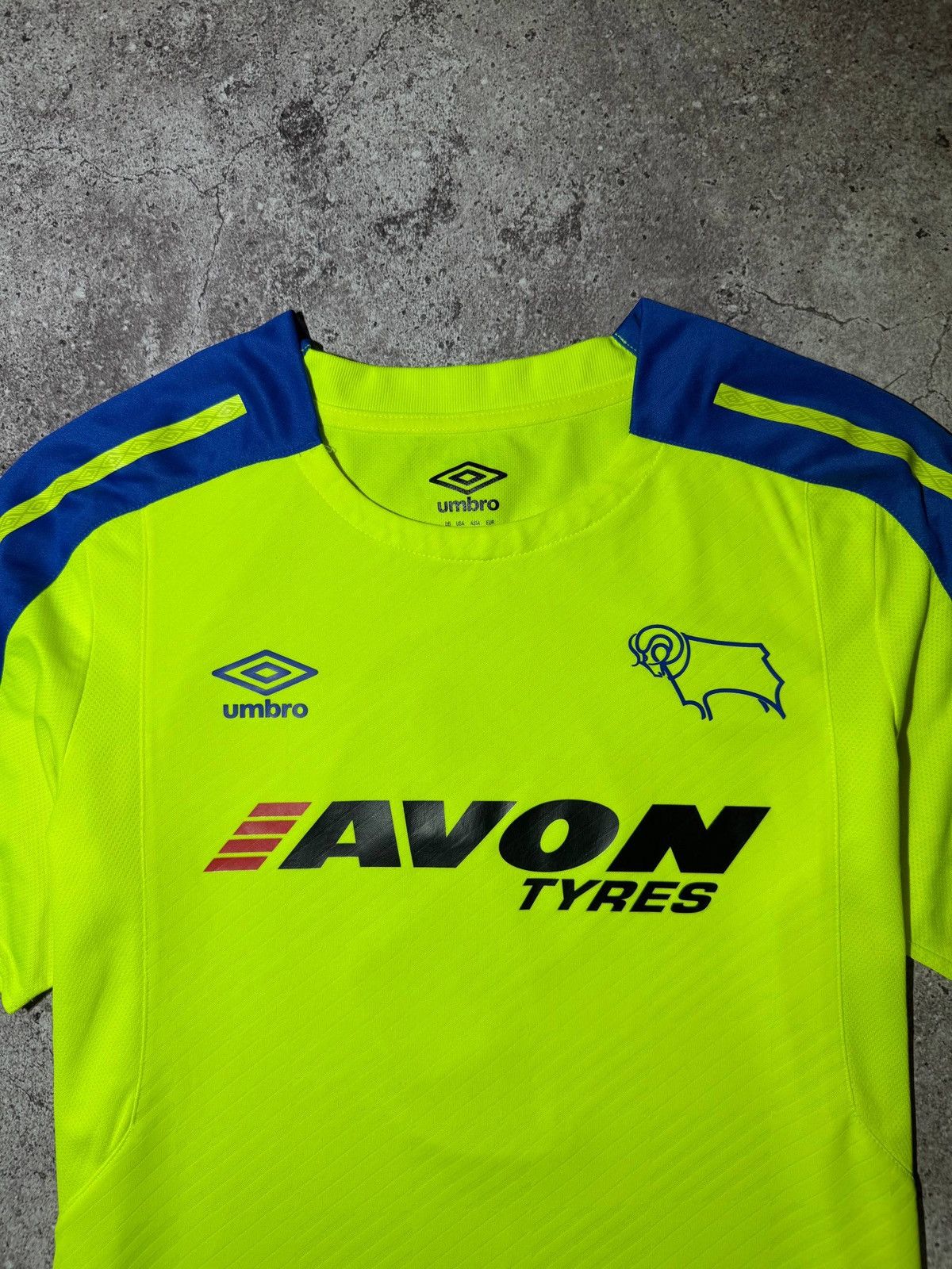 Umbro Derby Country 2017/18 Football T-shirt Umbro Soccer Jersey Size US L / EU 52-54 / 3 - 2 Thumbnail