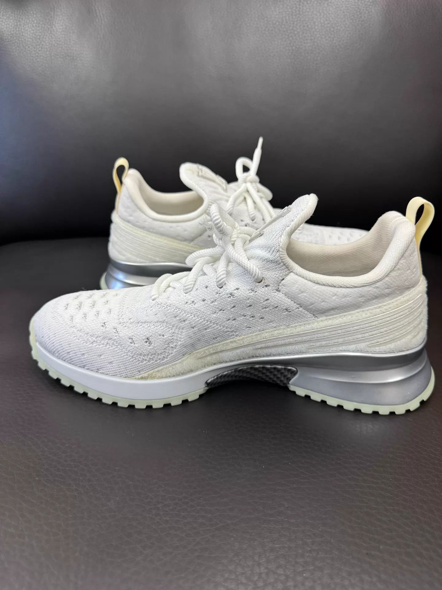 Louis Vuitton LV RUN AWAY vnr Sneaker 41 Size US 8 / EU 41 - 2 Thumbnail