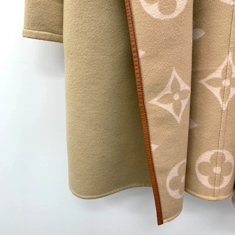 Louis Vuitton Louis Vuitton 22 coats with brown lining logo and full pri Size XS / US 0-2 / IT 36-38 - 5 Thumbnail