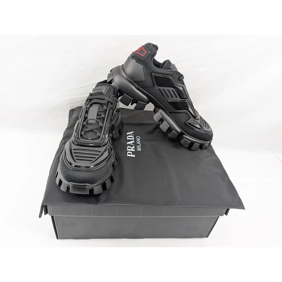 o1rshd1 Cloudbust Thunder Rubber Knit Sneakers in Nero