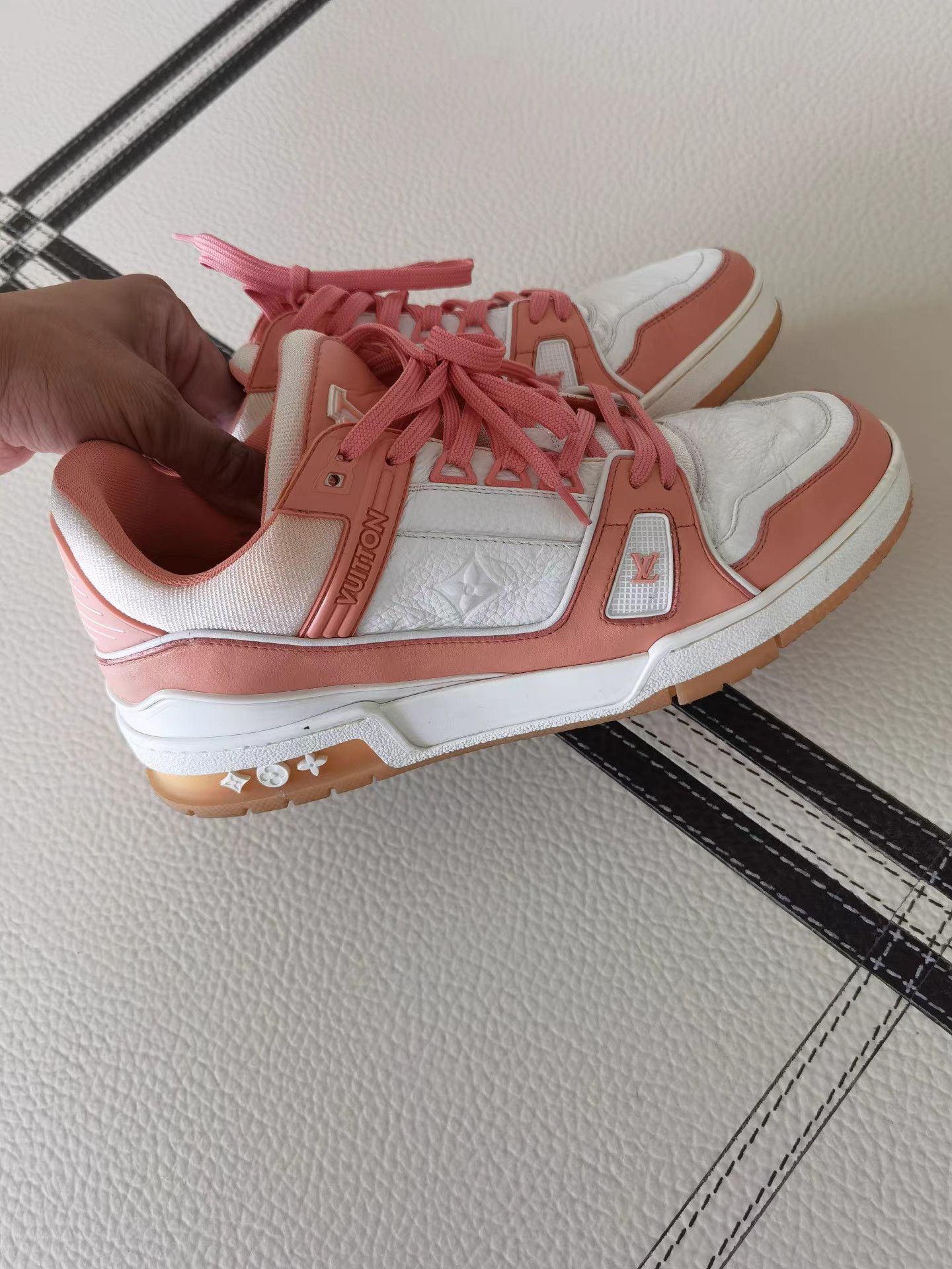 Louis Vuitton Louis Vuitton Trainer Sneakers K17 Size US 8.5 / EU 41-42 - 2 Thumbnail