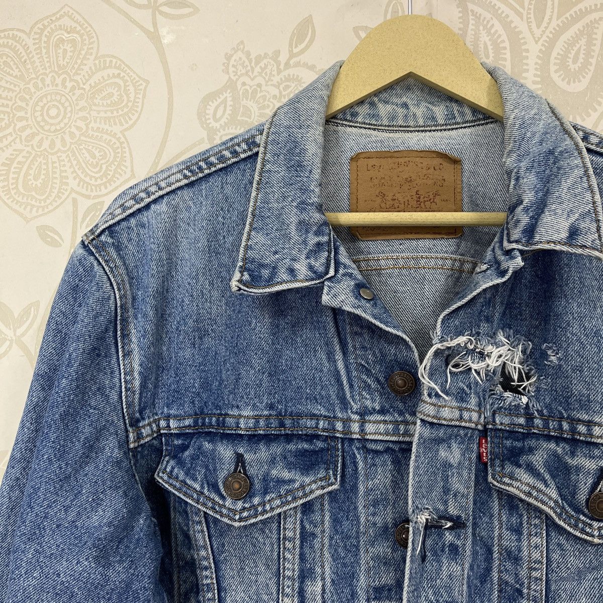 LVC × Levi's Vintage Clothing × Vintage Vintage Levis Trucker Denim Jacket Distressed Skull Patches Size US M / EU 48-50 / 2 - 5 Thumbnail