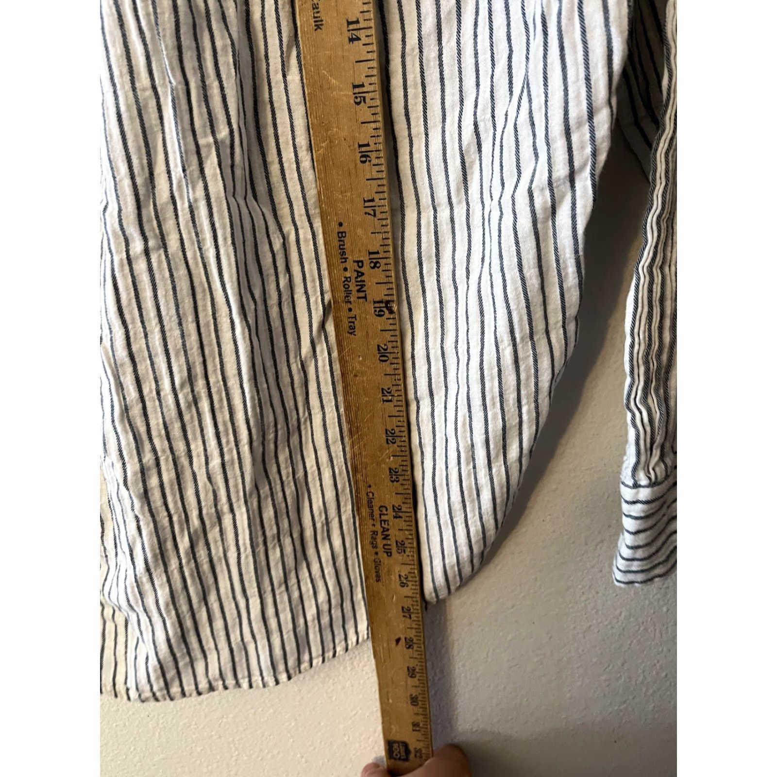 Vintage VINTAGE Universal Thread Shirt Womens Size Small White Striped Relaxed Fit Button Up Size S / US 4 / IT 40 - 4 Thumbnail