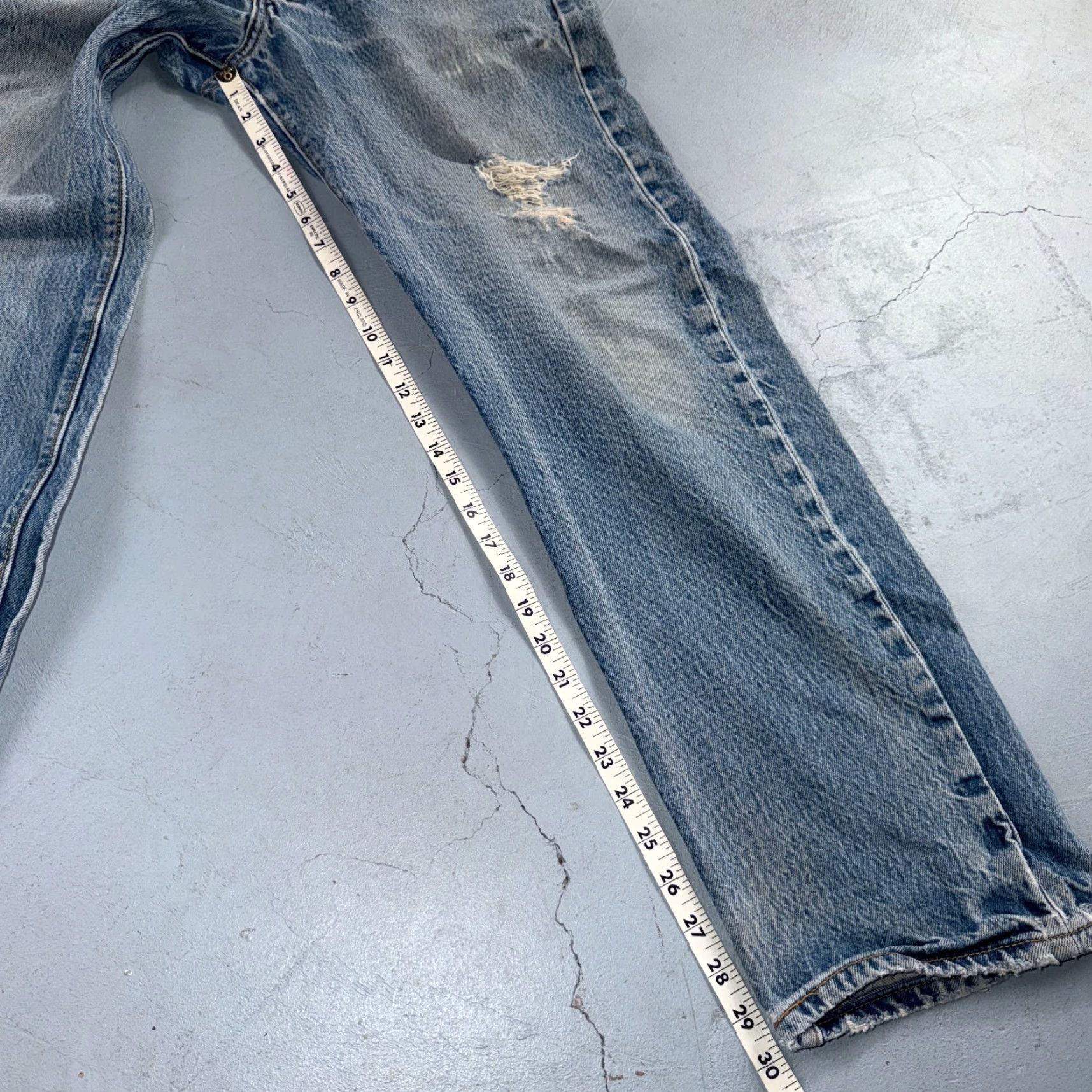 Levi's VINTAGE Levi's 501 Jeans Straight Denim Blue Light Wash 34x34 Mens Regular 90s USA 90s Discussed Theme Buttons 5-Pocket Design Mens Jeans Size US 34 / EU 50 - 6 Thumbnail