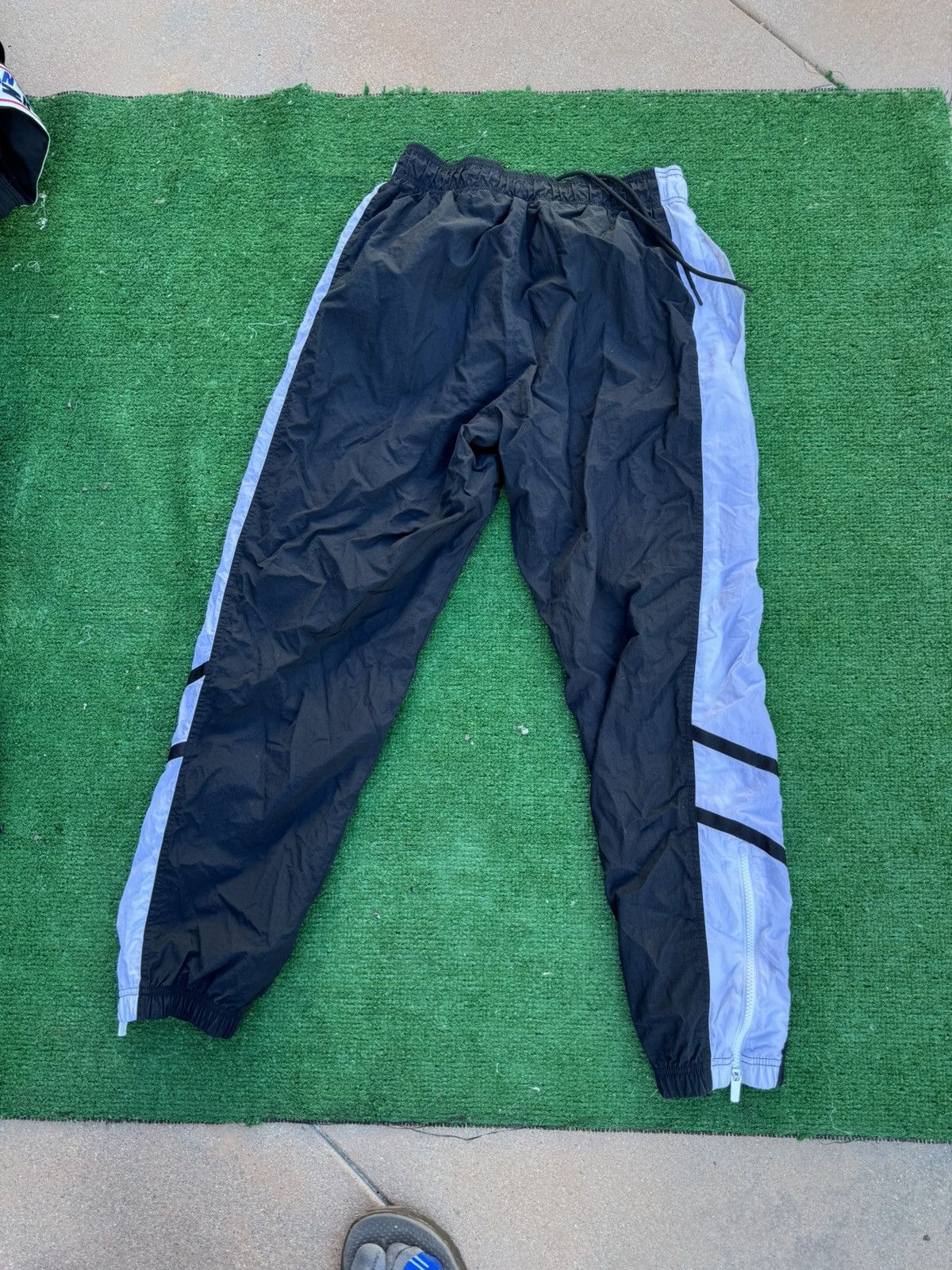 Nike Nike black track pants with white stripes Size US 34 / EU 50 - 5 Thumbnail