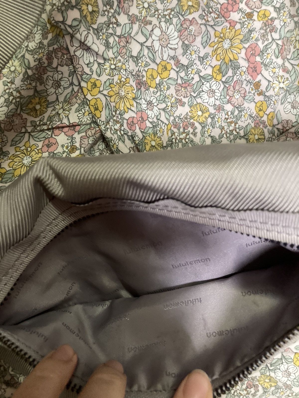 Lululemon Lululemon grey crossbody bag Size ONE SIZE - 4 Thumbnail