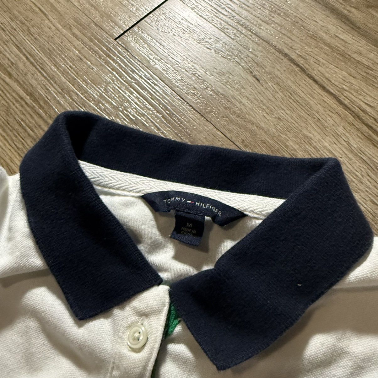 Tommy Hilfiger Vintage Y2K/2000s Grunge Cute Tommy Hilfiger Women's Polo! Size S / US 4 / IT 40 - 3 Thumbnail