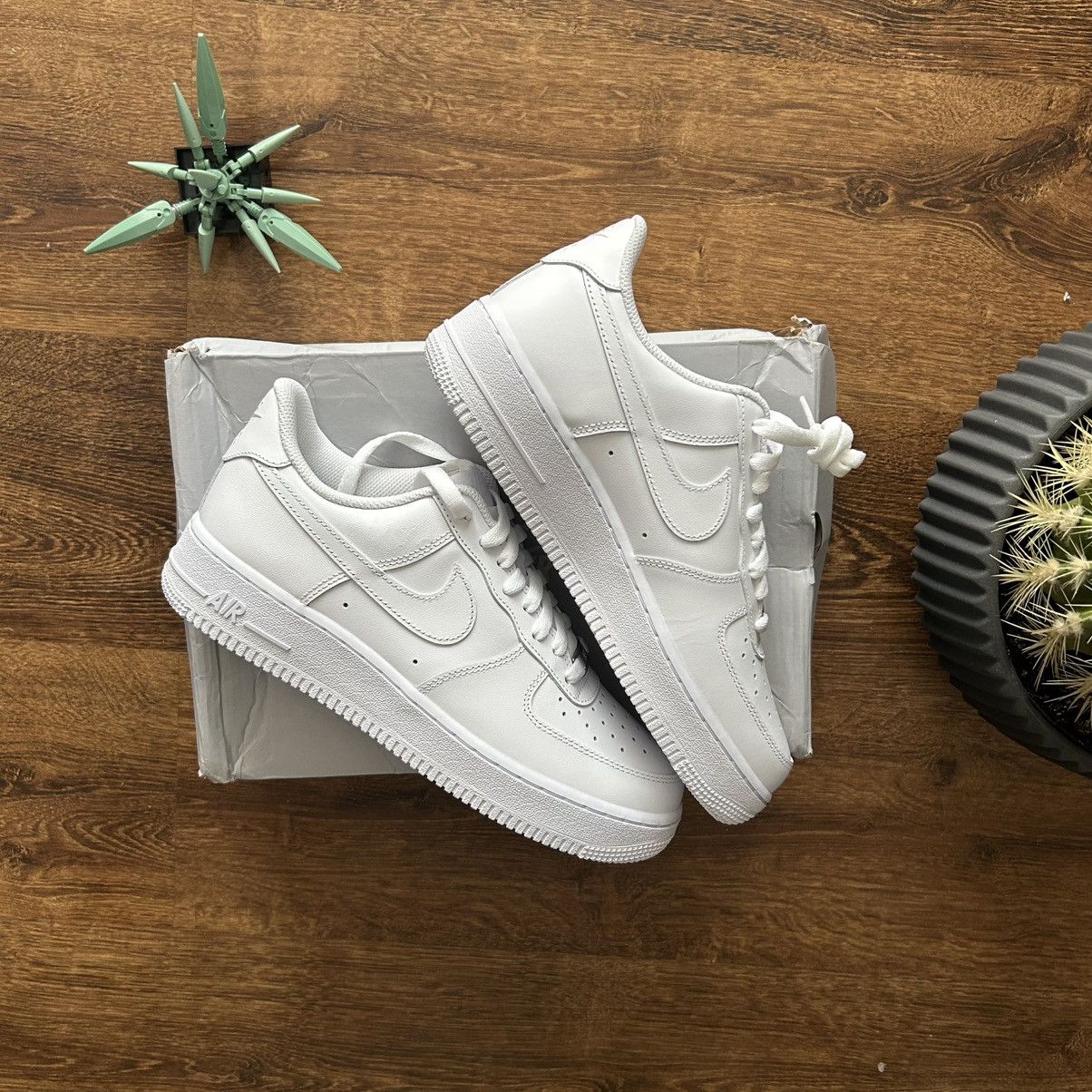 Nike Nike Air Force 1 White UK 7.5 / CM 26,5 Size US 7.5 / EU 40-41 - 1 Thumbnail