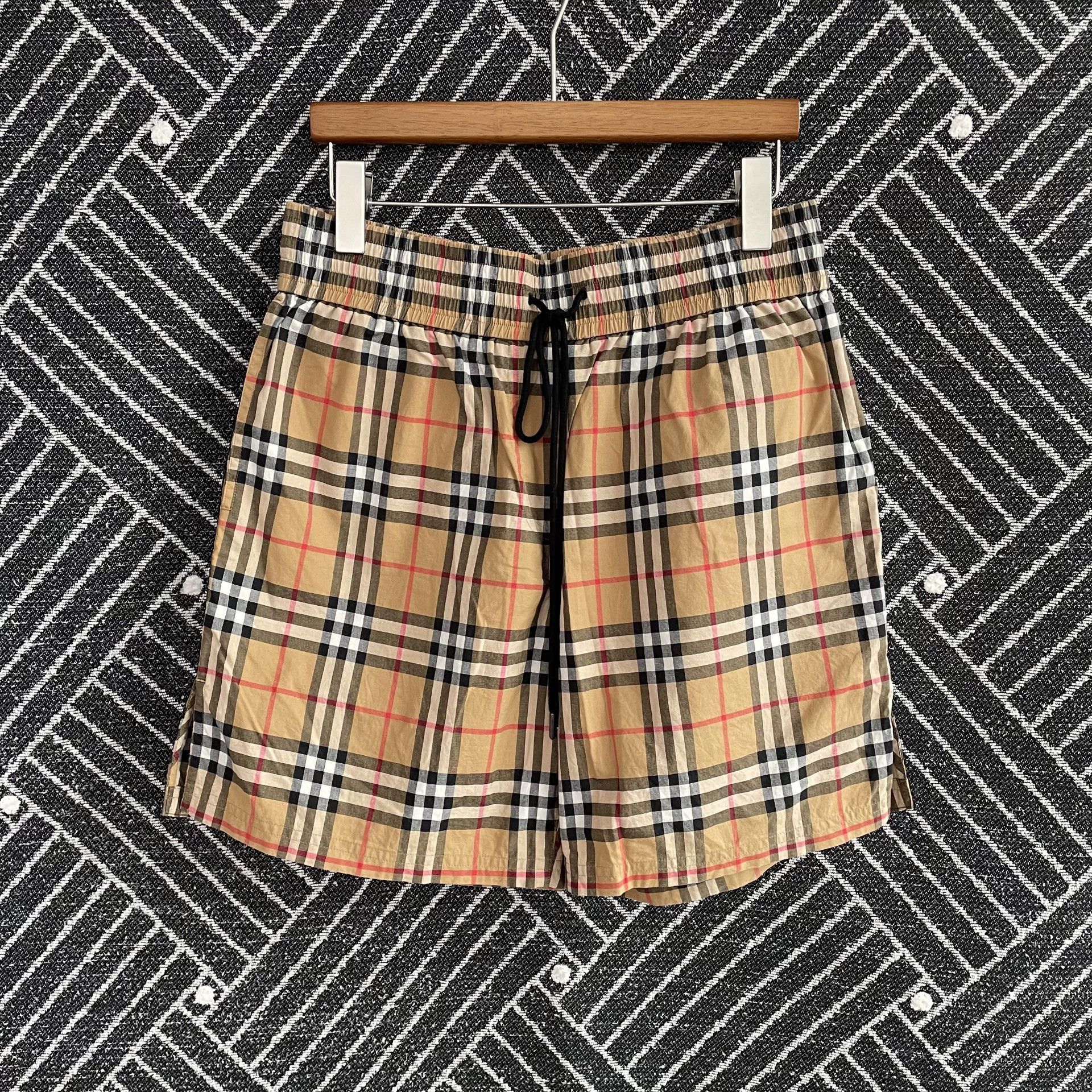 Burberry Burberry 95% New Check Shorts 38 Size 26" / US 2 / IT 38 - 1 Thumbnail
