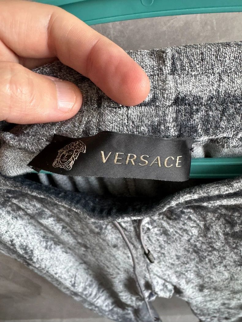 Versace Versace Velvet with zipped pocket Classic avatar embroider Size US 44 / EU 60 - 7 Thumbnail