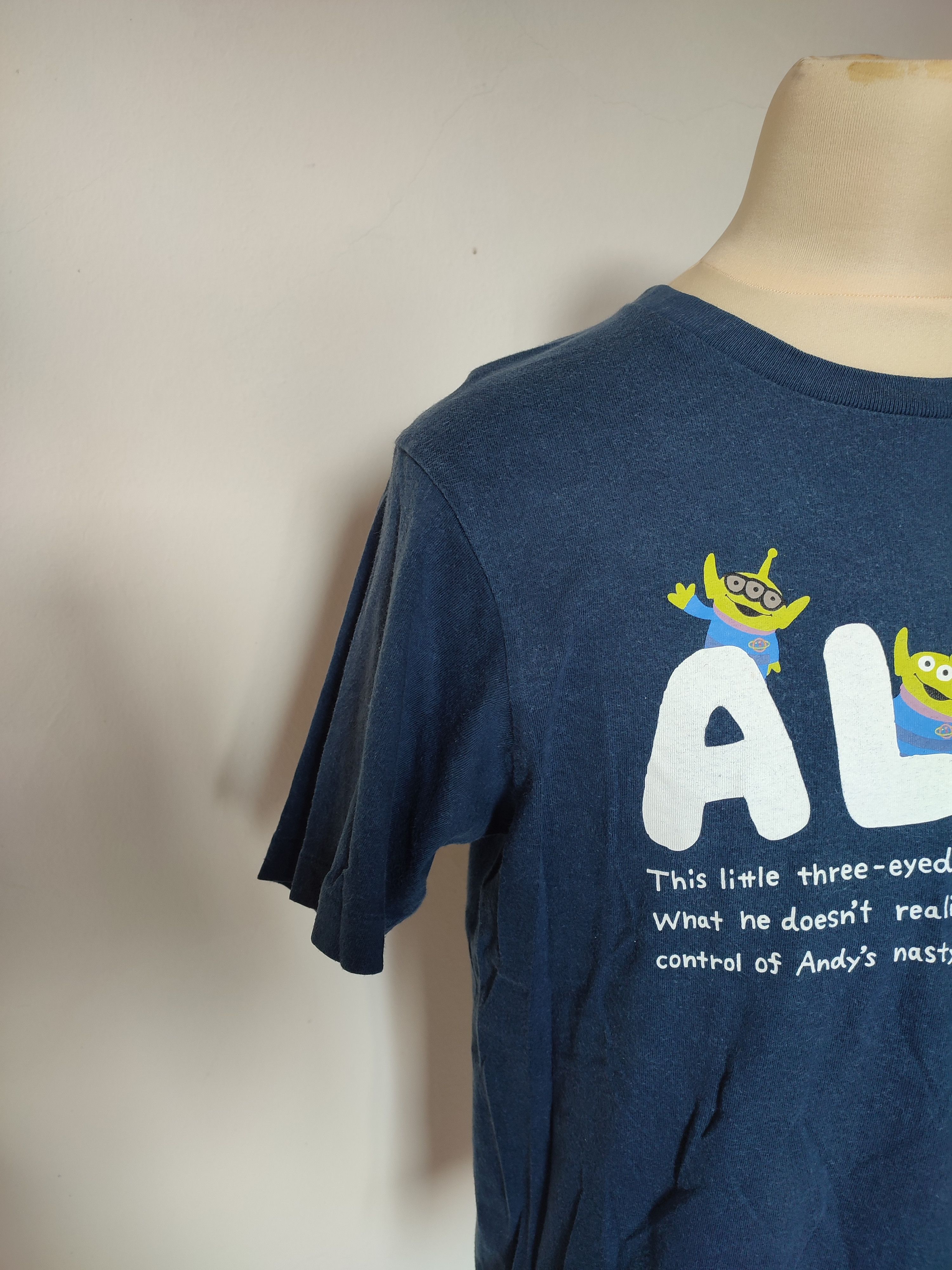 Disney RARE UNIQLO X PIXAR ALIEN TEE Size US M / EU 48-50 / 2 - 2 Thumbnail