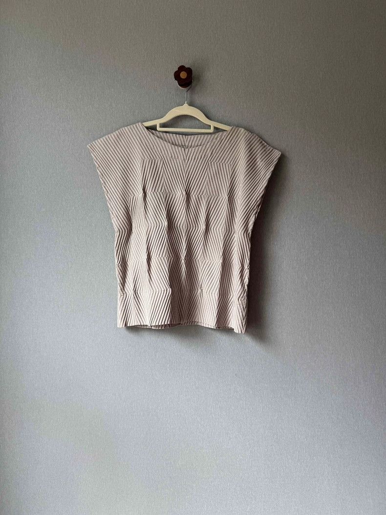 Issey Miyake Issey Miyake size:1 Beige flower bud vest Size XS / US 0-2 / IT 36-38 - 1 Thumbnail