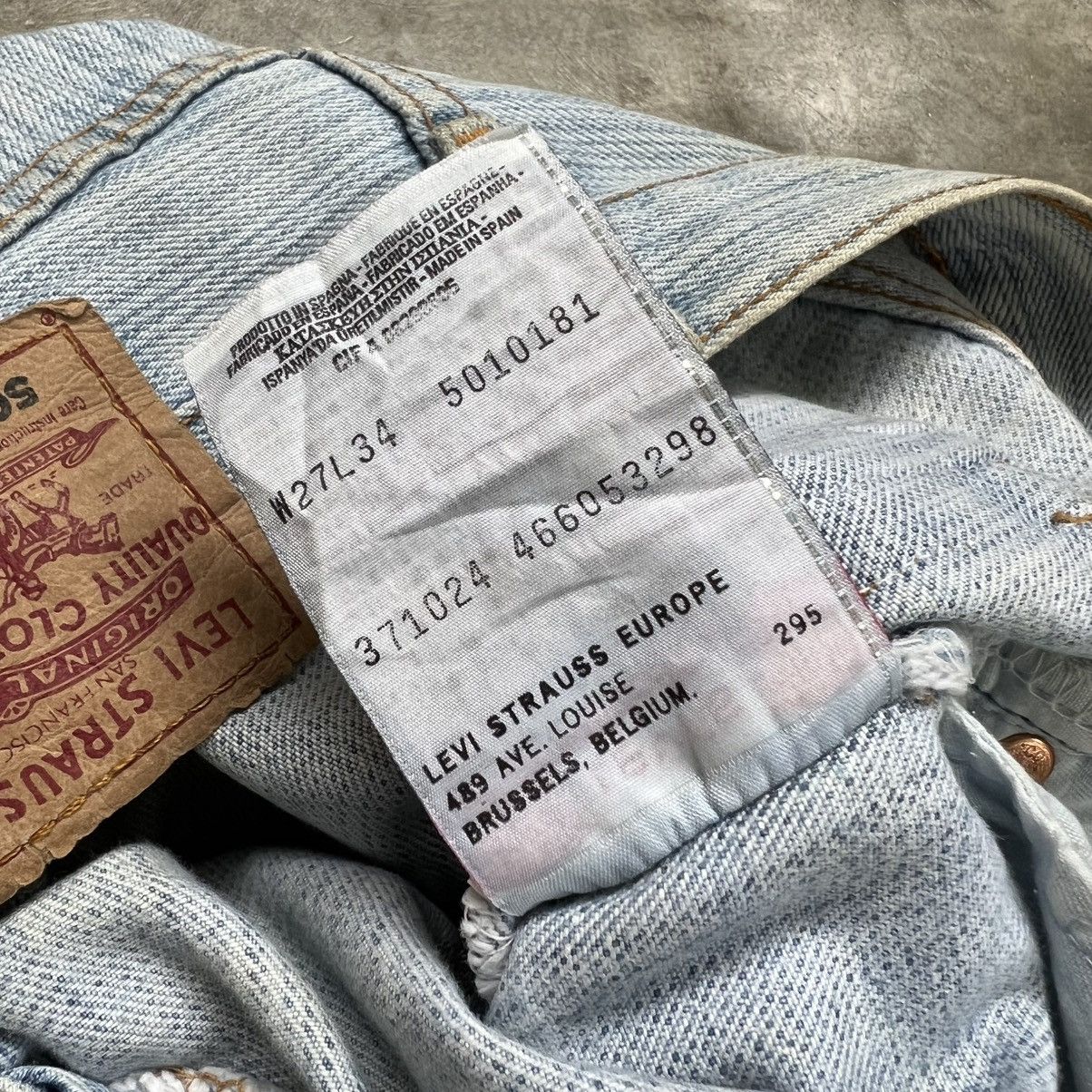 Levi's Vintage Levi’s Light Wash Fade Straight Fit Jeans Size US 27 - 15 Thumbnail