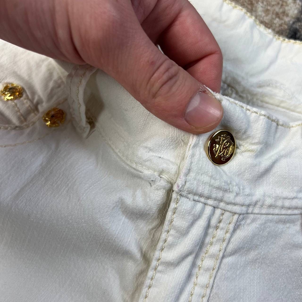 Roberto Cavalli Roberto Cavalli Vintage Y2K Metal Logo Chino Pants Size 26" / US 2 / IT 38 - 8 Thumbnail