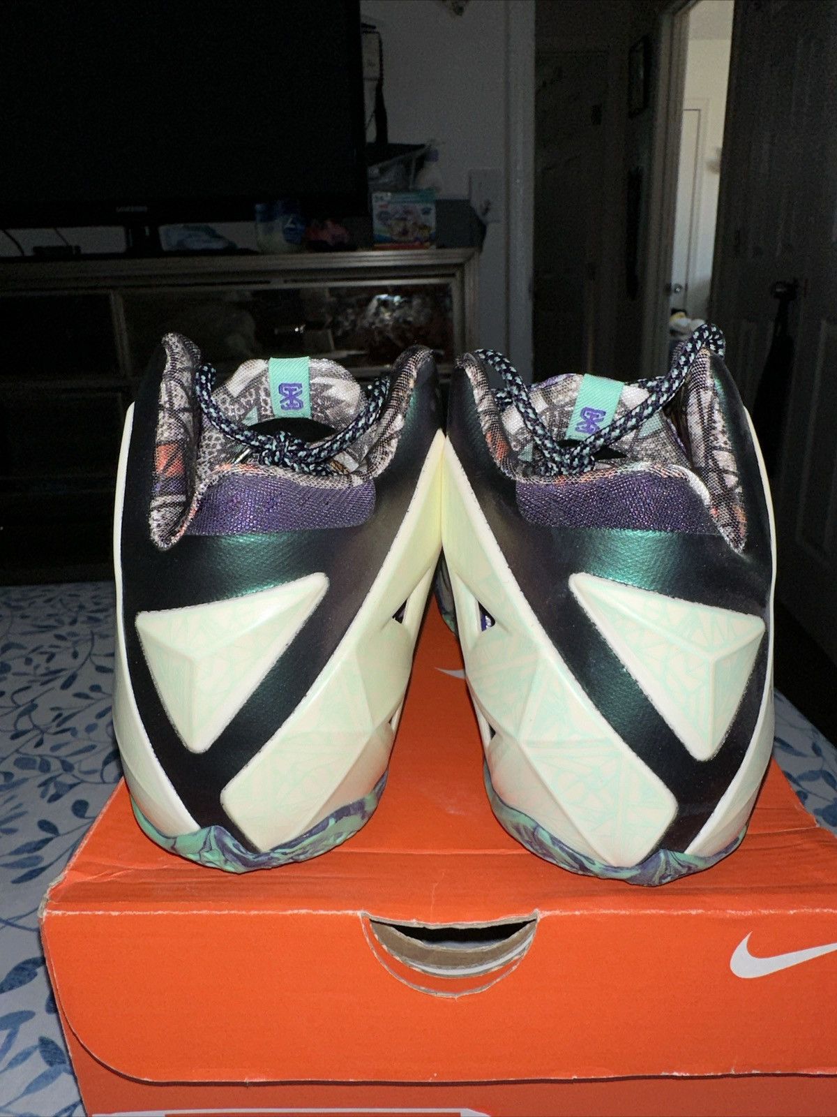 Nike LEBRON XI ALL-STAR SIZE 4Y (GS) Size US 5.5 / IT 35.5 - 4 Thumbnail