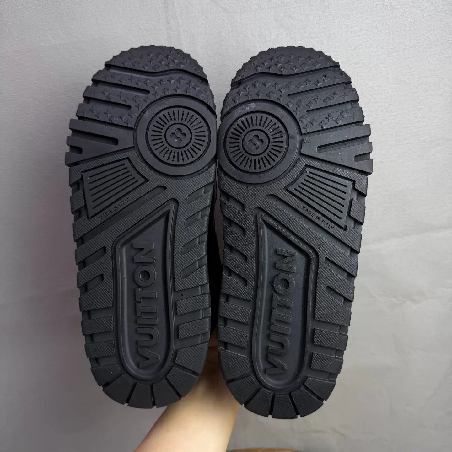 Louis Vuitton LV Trainer Black Croc Embossed UK6.5/41 Worn 2x Size US 7.5 / EU 40-41 - 7 Thumbnail