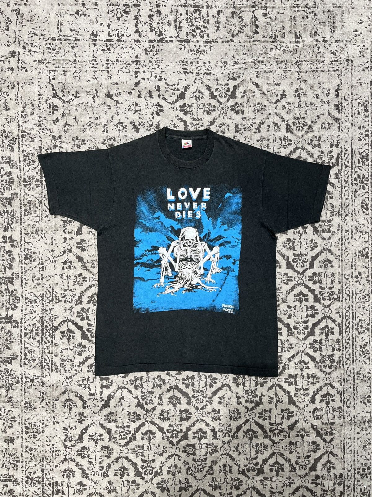 FASHON VICTIM LOVE NEVER DIES Tシャツ　90s Unified Goods