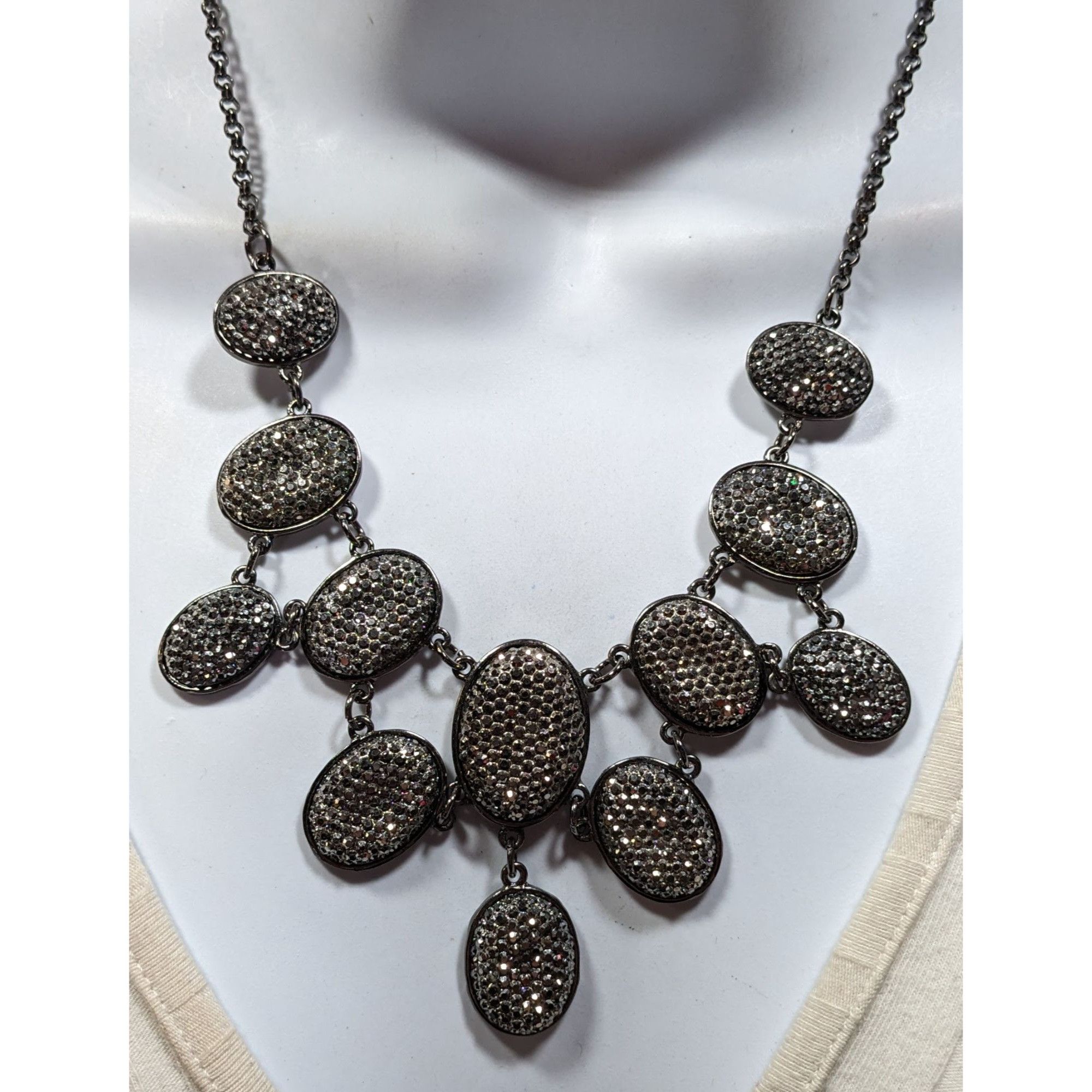 Other Glam Goth Sparkly Pave Silver Tone Rhinestone Bib Necklace Size ONE SIZE - 4 Thumbnail