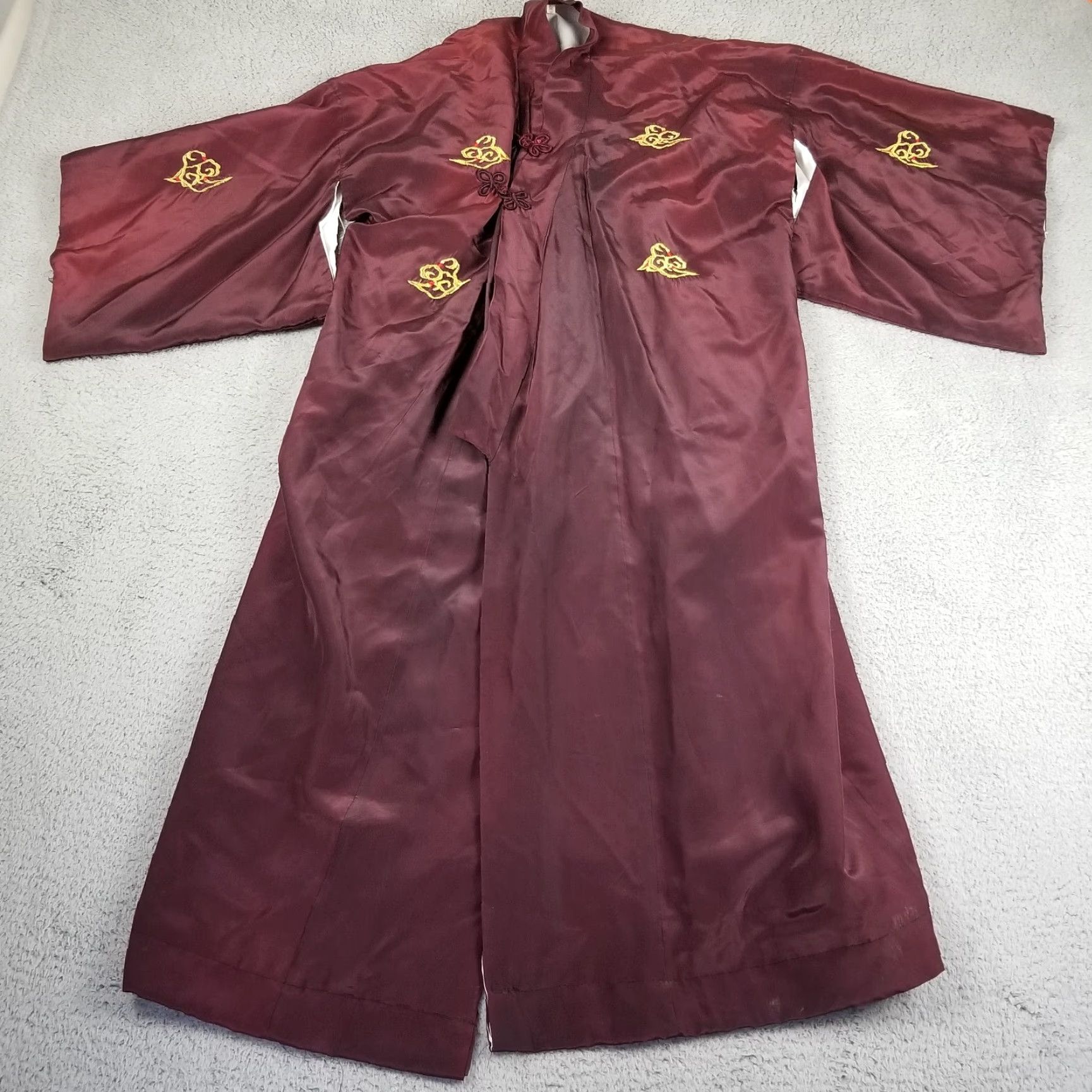 Vintage Vintage Kimono Japanese Dragon Robe Large 21X48 Embroidered Satin Polyester Embroidered Dragon Robe Japanese Kimono Vintage Large 21X48 Size ONE SIZE - 2 Thumbnail