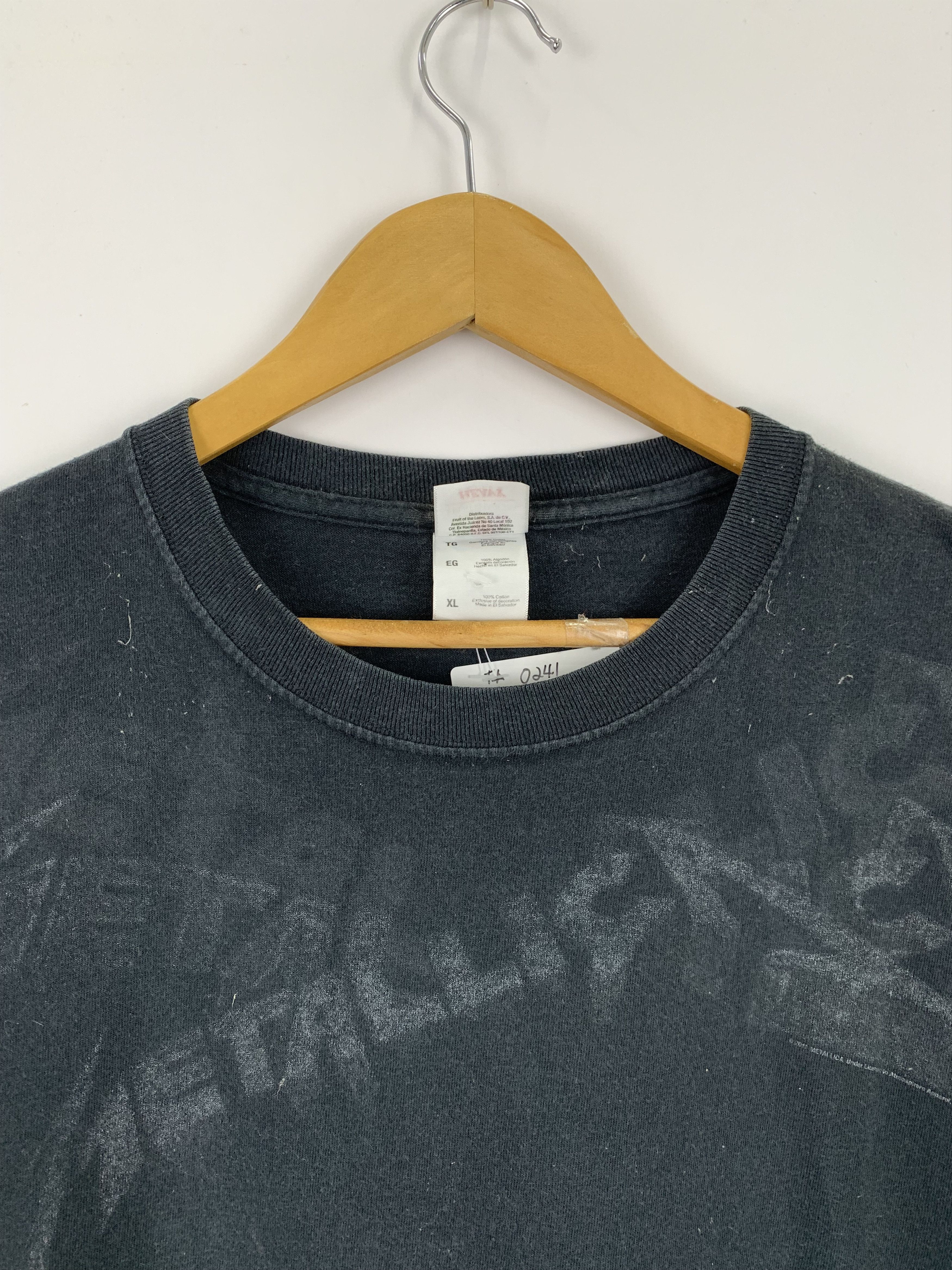 Metallica Vintage Metallica Black Album Cover Promo T Shirt TA0241 Size US XL / EU 56 / 4 - 9 Thumbnail