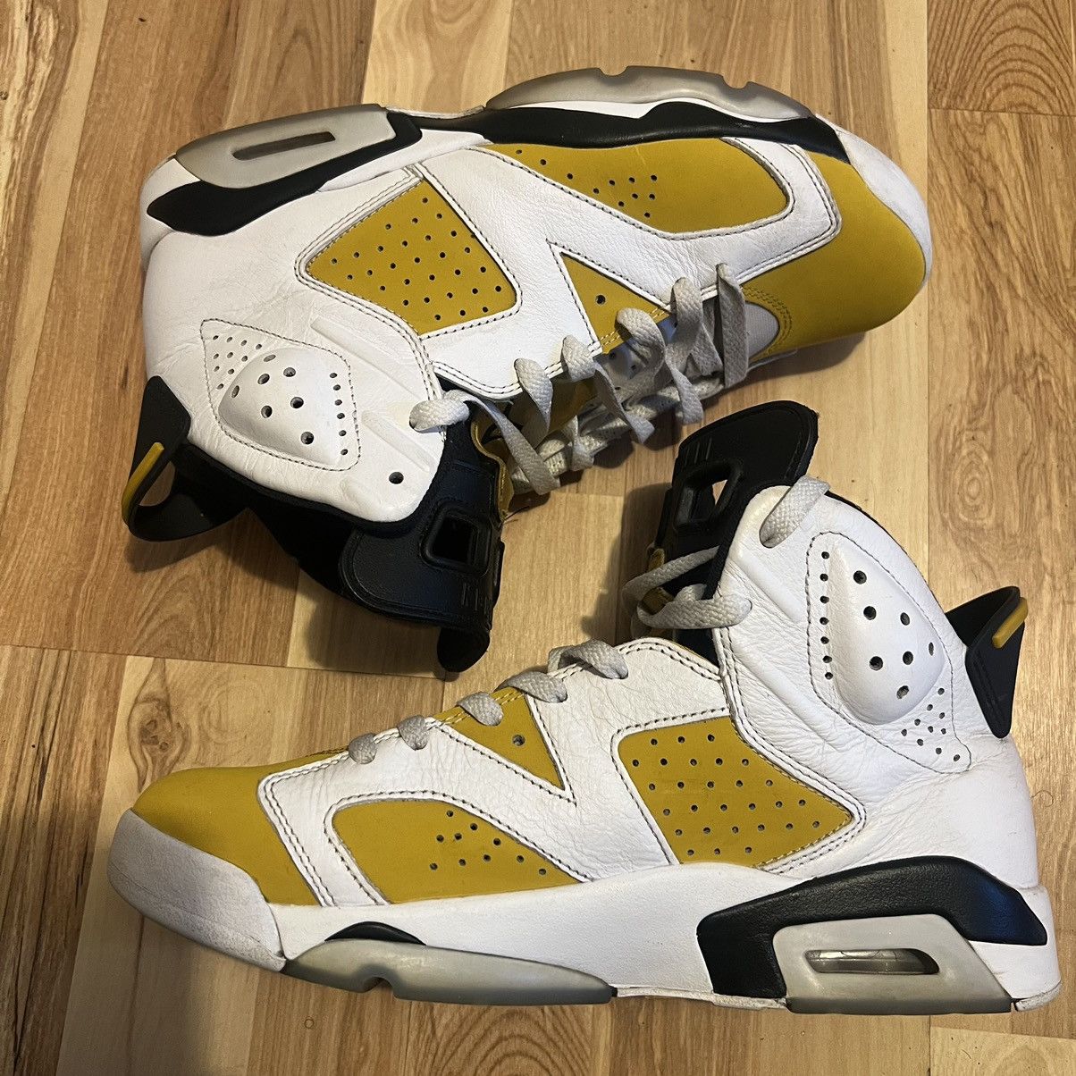 Jordan Brand Air Jordan 6 Yellow Ochre Size 10.5 Size US 10.5 / EU 43-44 - 3 Thumbnail