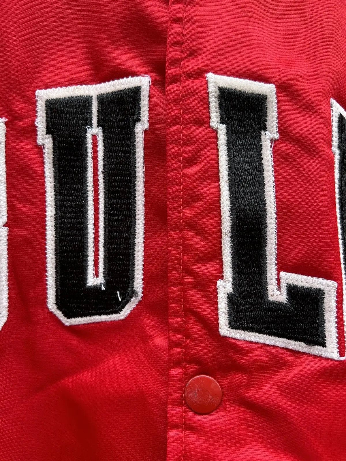 NBA 90s Vintage Starter NBA Chicago Bulls Satin Bomber Jacket Size US XL / EU 56 / 4 - 3 Thumbnail