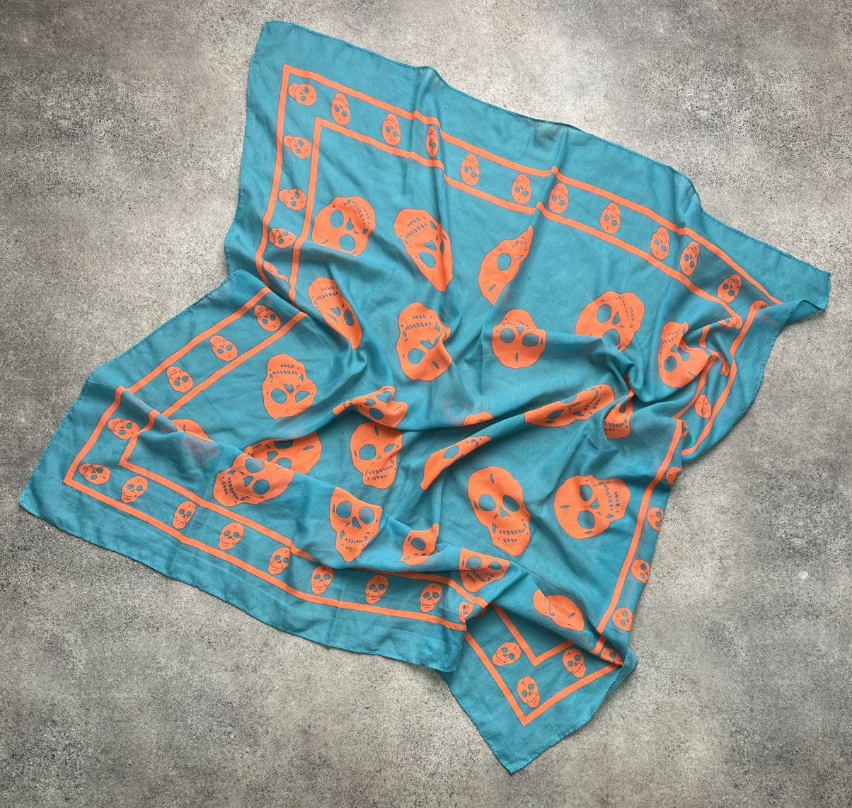 MCQ Vintage iconic skulls bandana scarf Size ONE SIZE - 2 Thumbnail